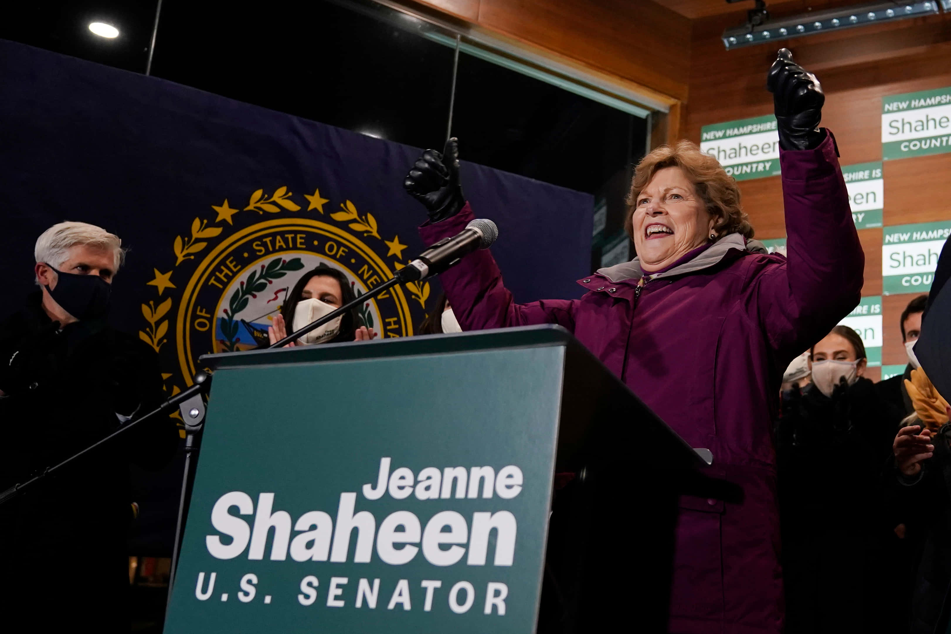 Jeanne Shaheen, campaign event, podium, 2K Desktop Wallpaper
