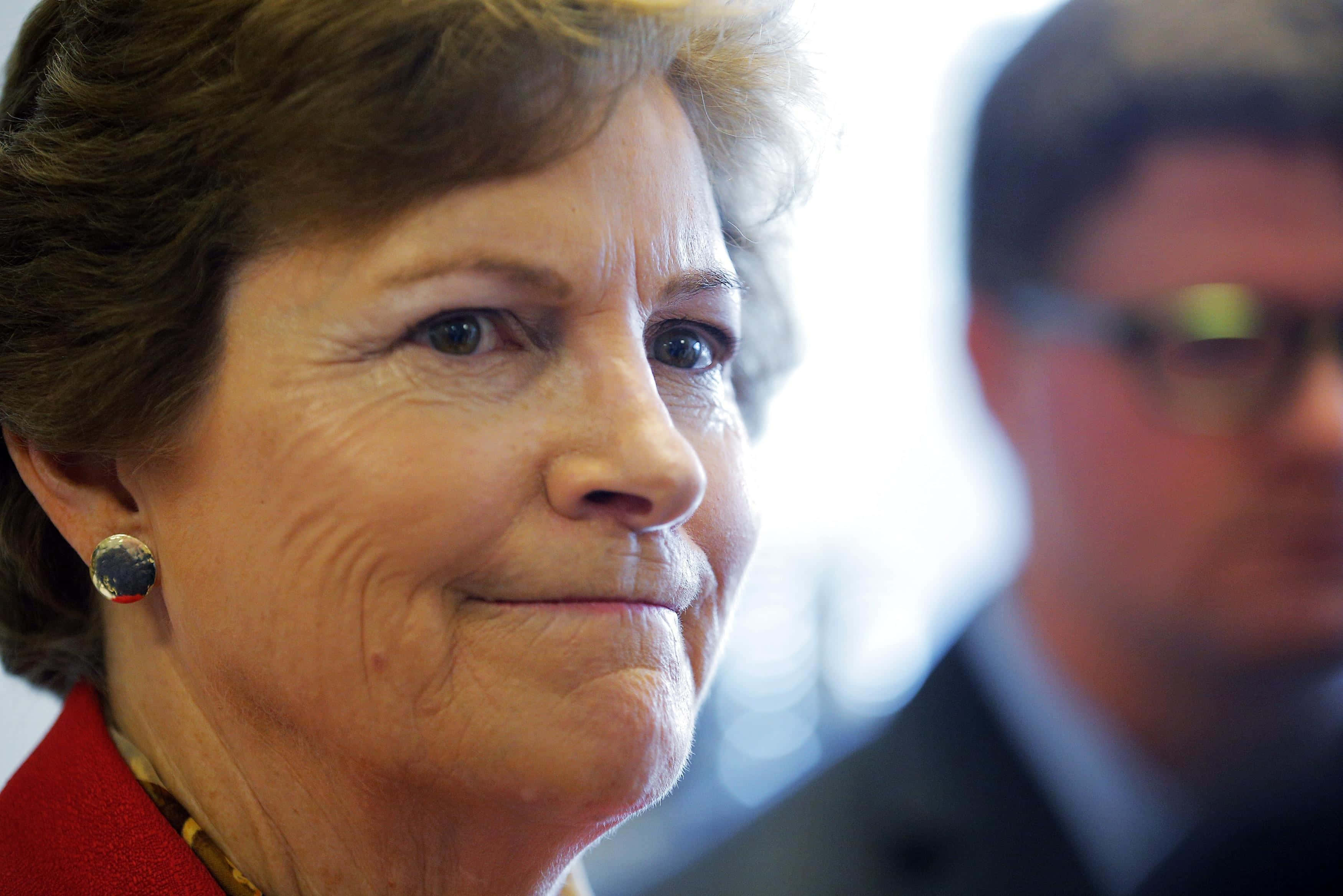 Jeanne Shaheen, short brown hair, red jacket, 2K Desktop Wallpaper