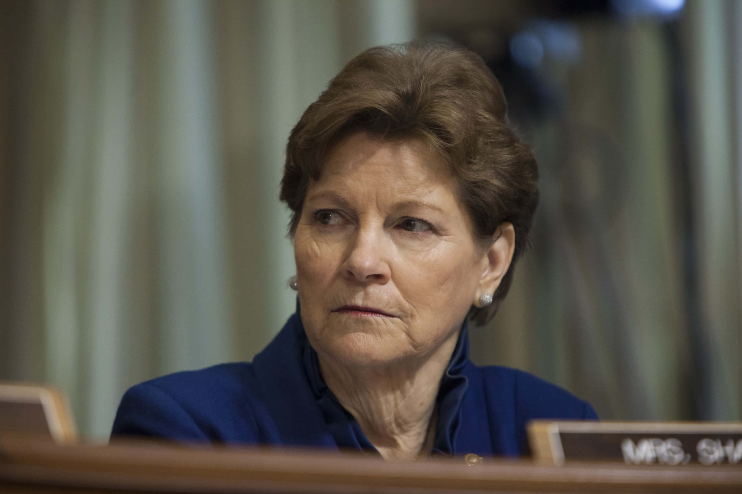 Jeanne Shaheen, blue suit, wooden desk, 2K Desktop Wallpaper