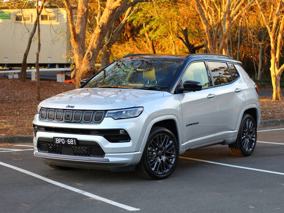 Jeep Compass, silver, autumn trees, SD Desktop Wallpaper