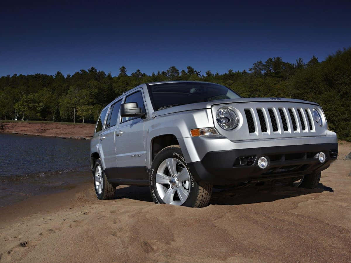 Jeep Patriot, silver, sandy shore, SD Desktop Wallpaper