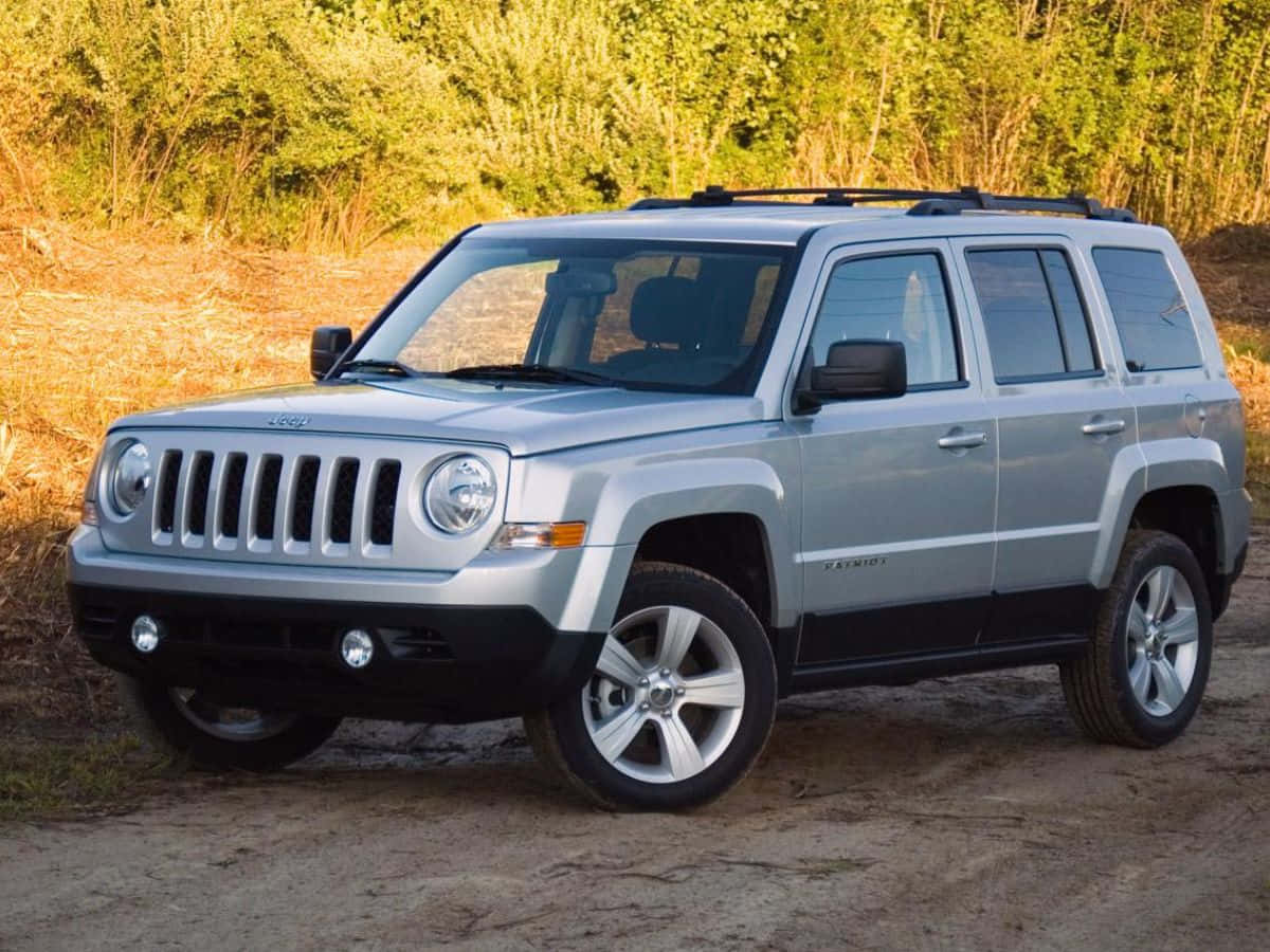 Jeep Patriot, silver, dirt path, SD Desktop Wallpaper