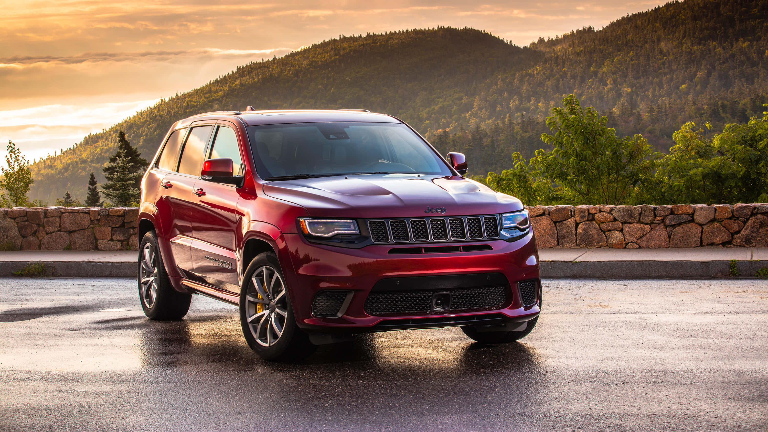 Jeep Trackhawk, glossy red, wet asphalt road, 2K Desktop Wallpaper