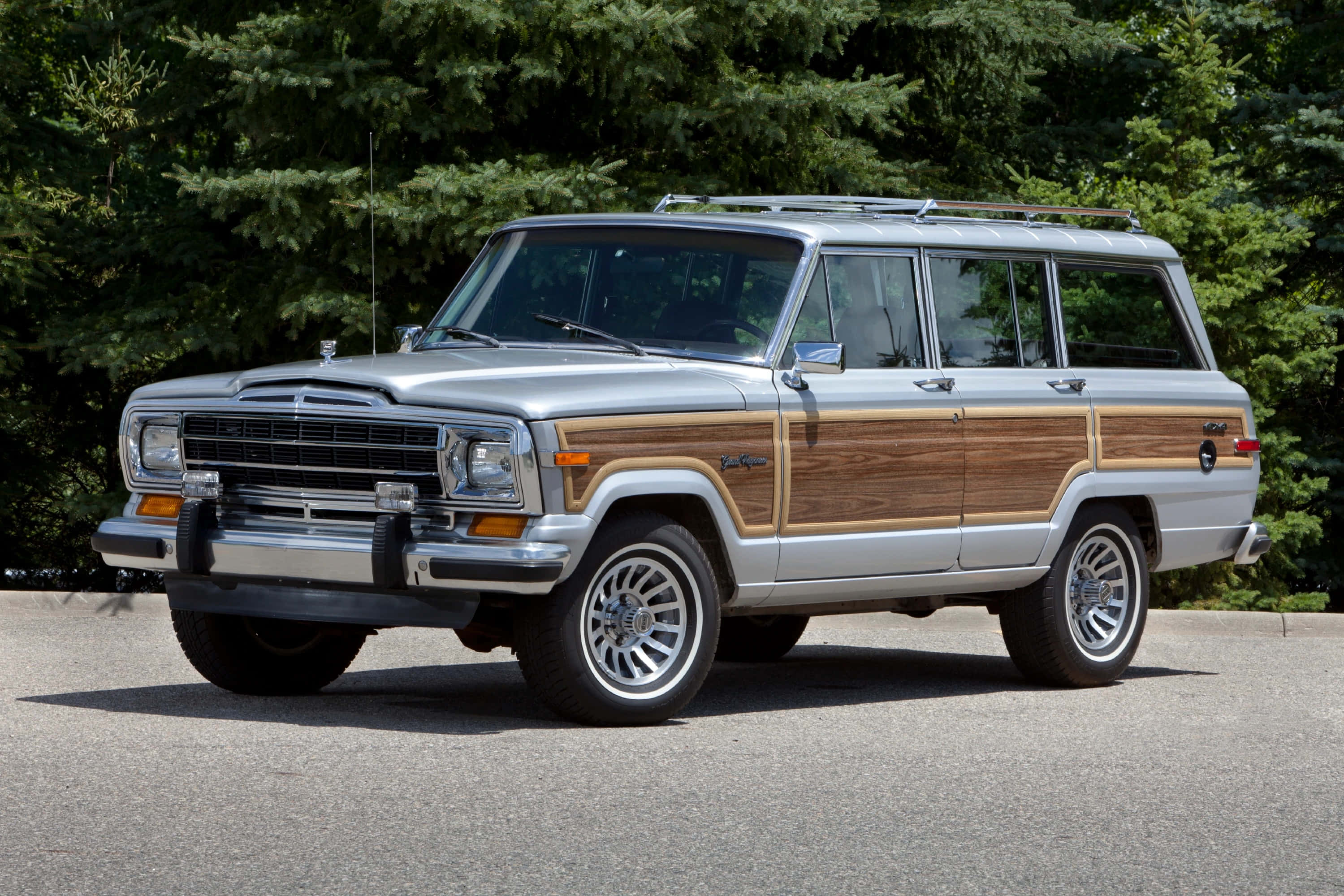 Jeep Wagoneer, silver, wood paneling, 2K Desktop Wallpaper