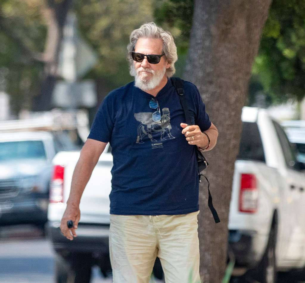Jeff Bridges, sunglasses, navy t-shirt, SD Desktop Wallpaper