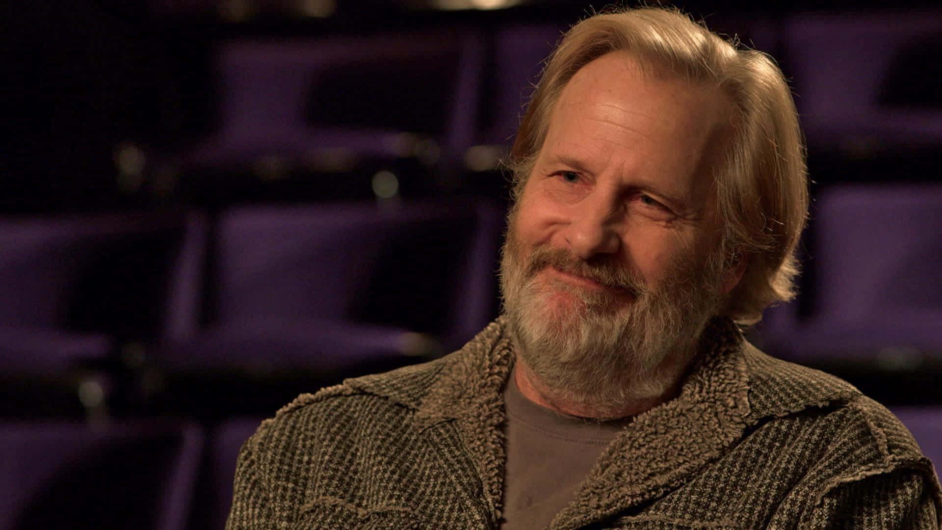 Jeff Daniels, graying beard, dimly lit theater, Full HD Desktop Wallpaper