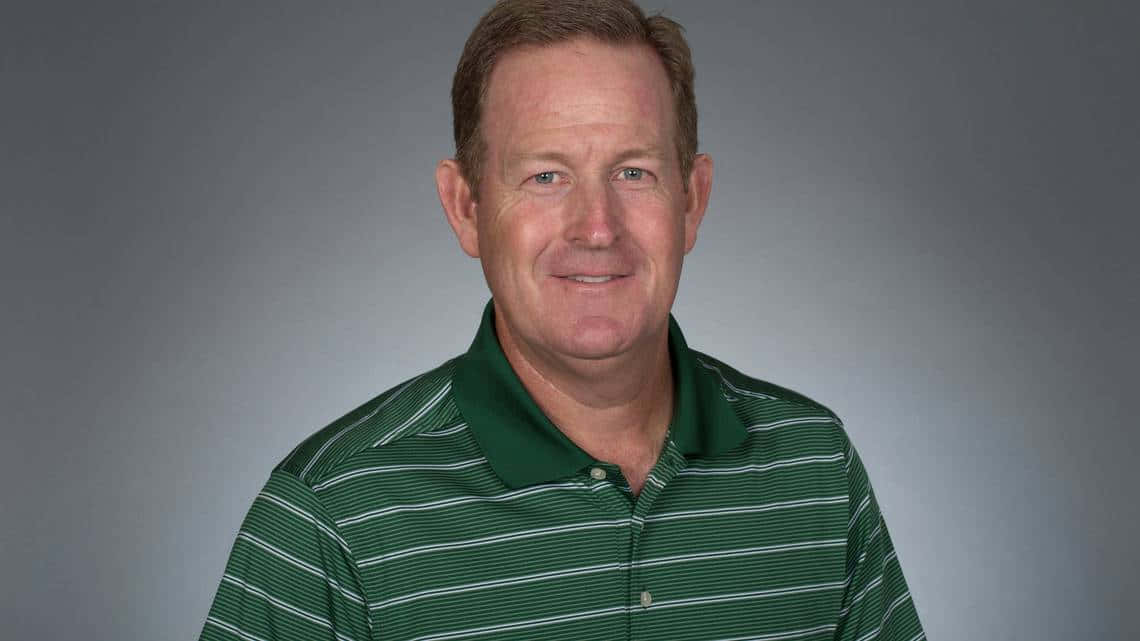 Jeff Maggert, green and white striped polo shirt, soft gray studio background, SD Desktop Wallpaper