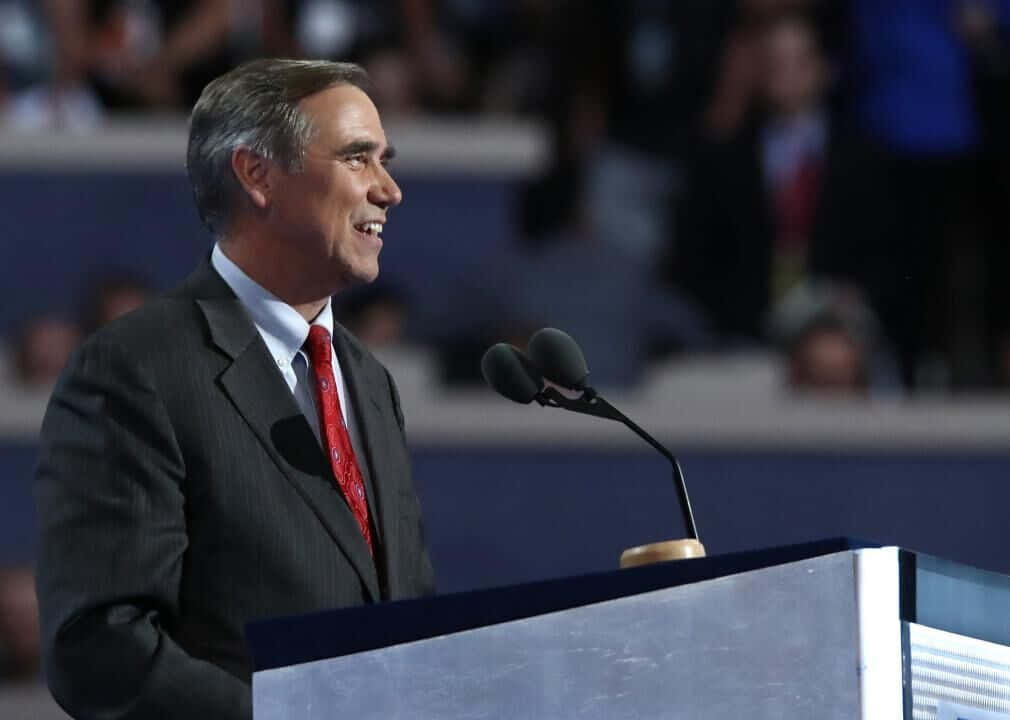 Jeff Merkley, dark suit, red tie, SD Desktop Wallpaper