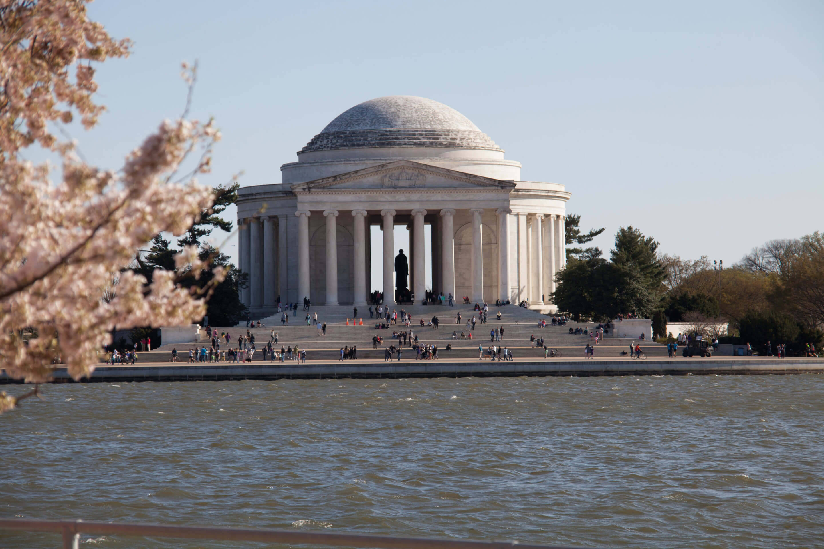 Jefferson Memorial, white domed, water, 2K Desktop Wallpaper