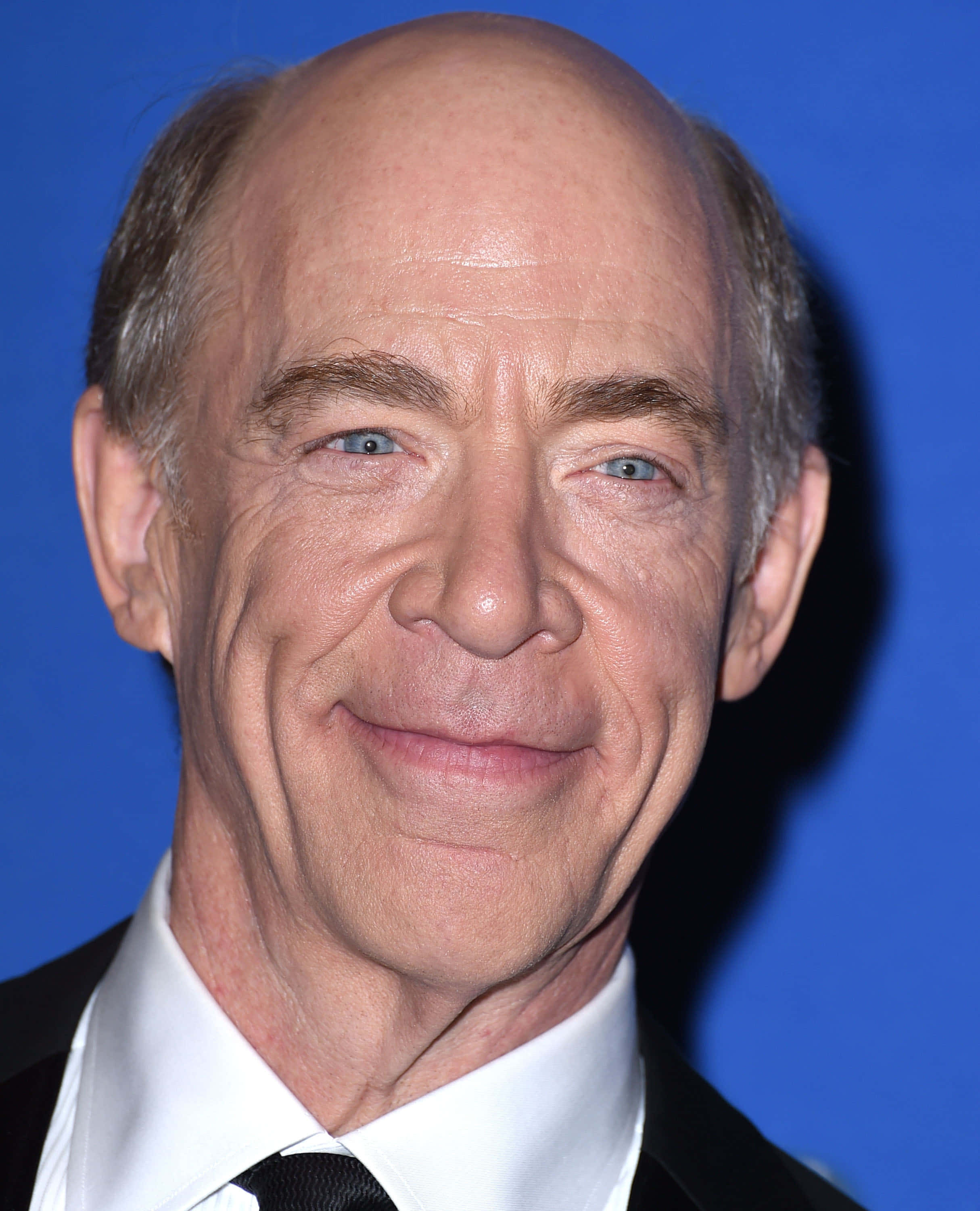 J.K. Simmons, black suit, white shirt, 2K Phone Wallpaper