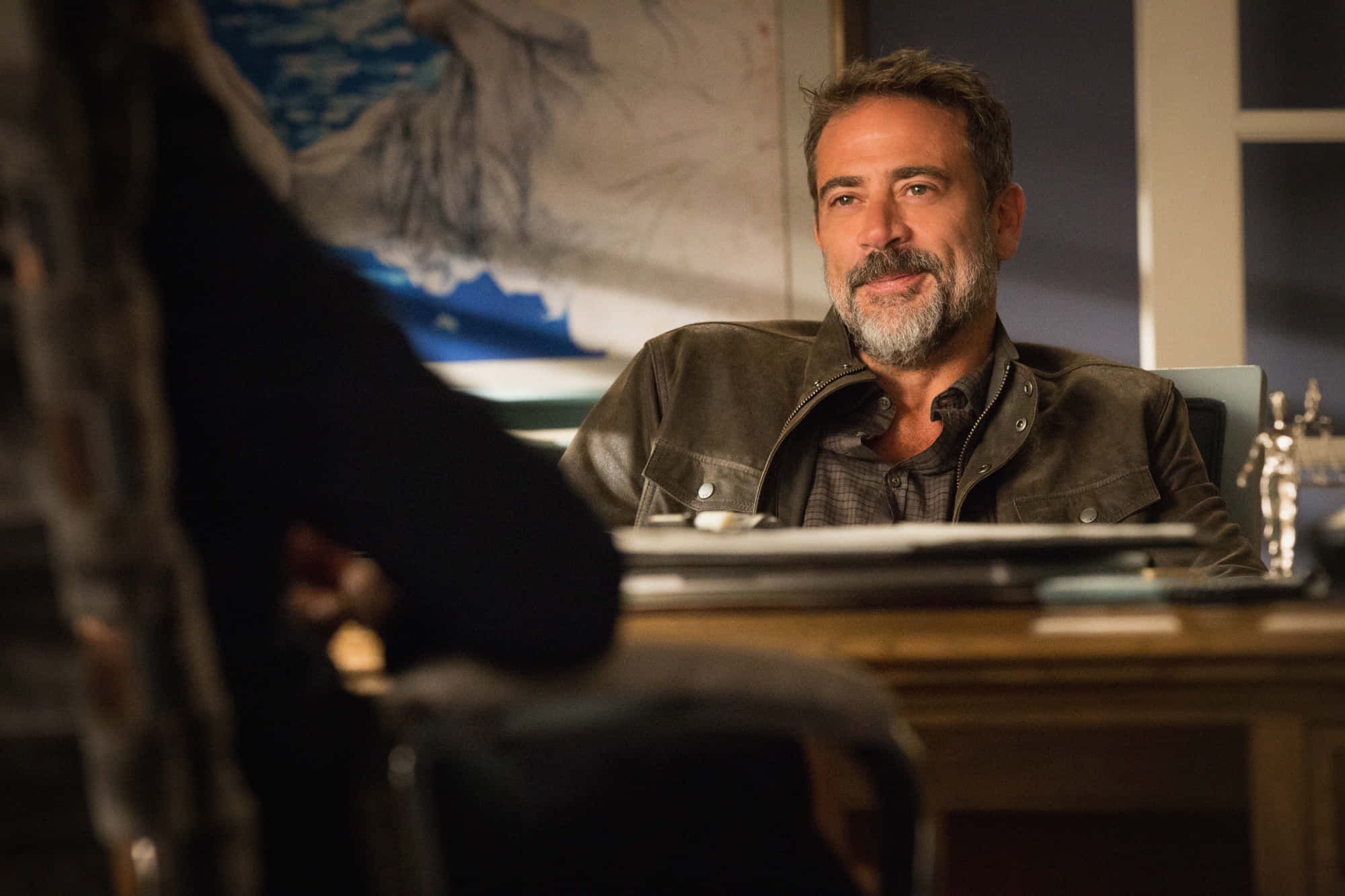 Jeffrey Dean Morgan, wooden desk, dimly lit office, Full HD Desktop Wallpaper