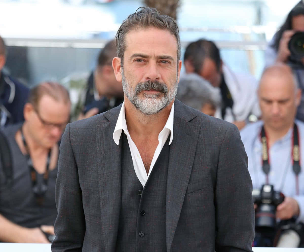 Jeffrey Dean Morgan, graying beard, intense gaze, SD Desktop Wallpaper