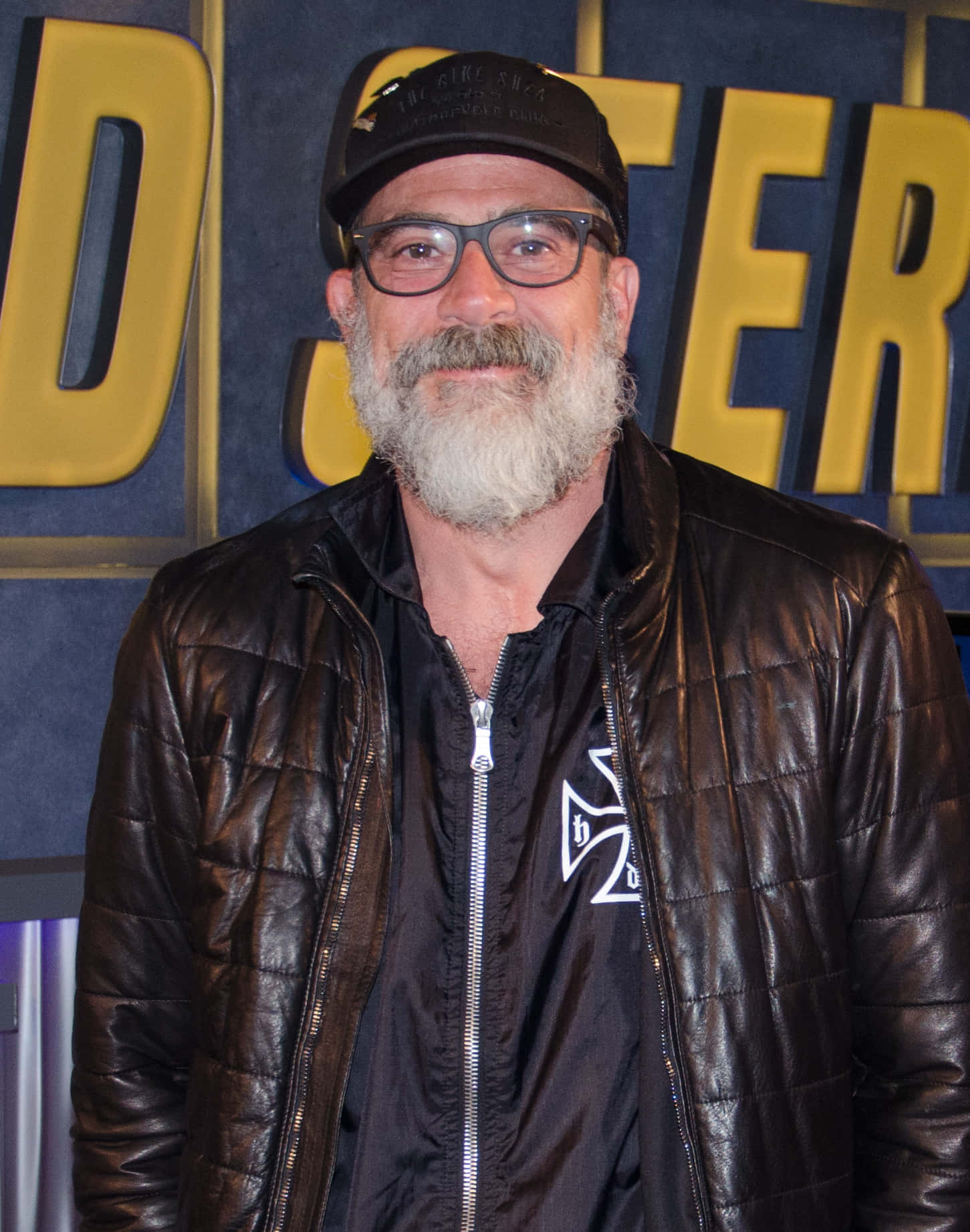 Jeffrey Dean Morgan, black cap, glasses, HD Phone Wallpaper