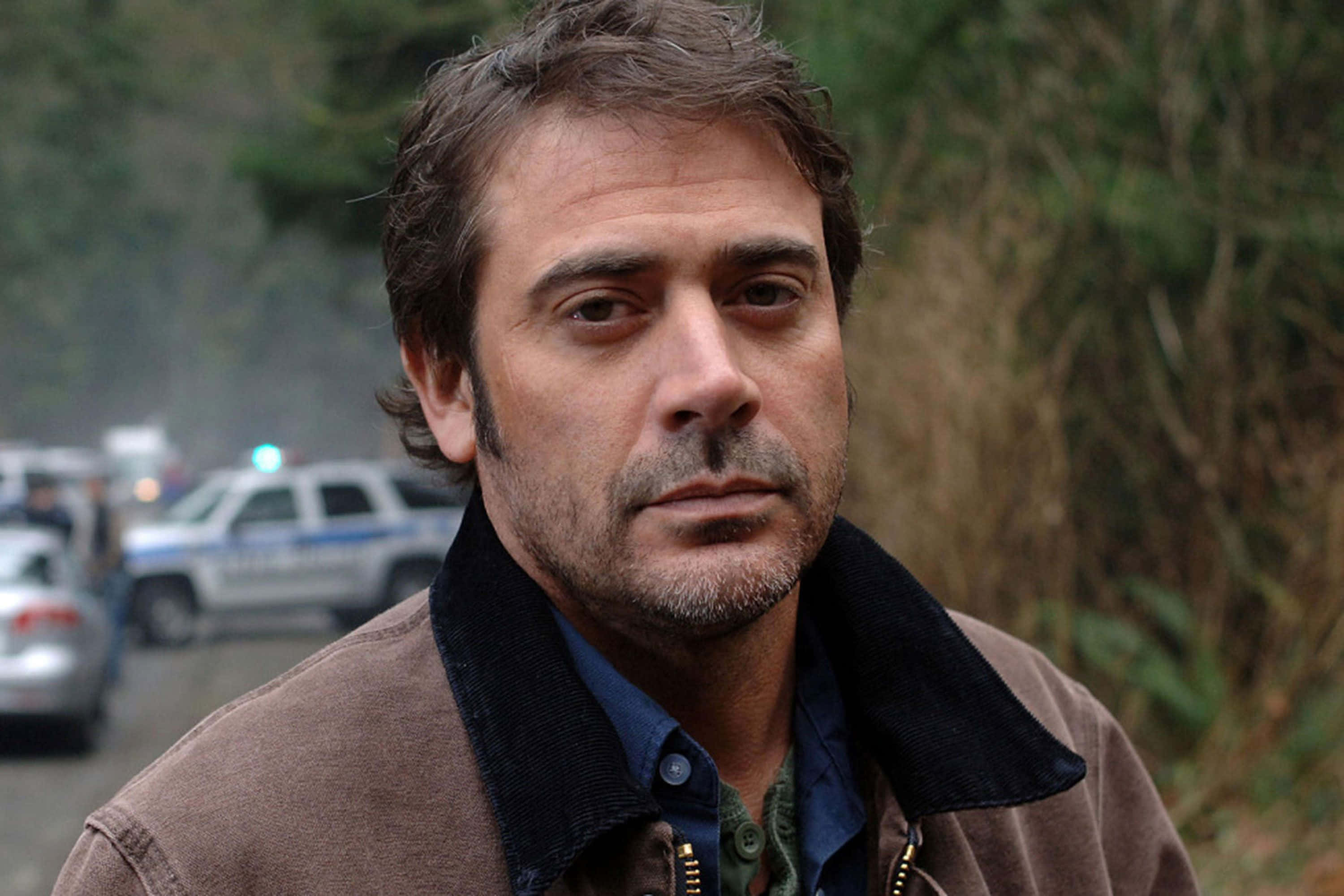 Jeffrey Dean Morgan, leather jacket, forest, 2K Desktop Wallpaper