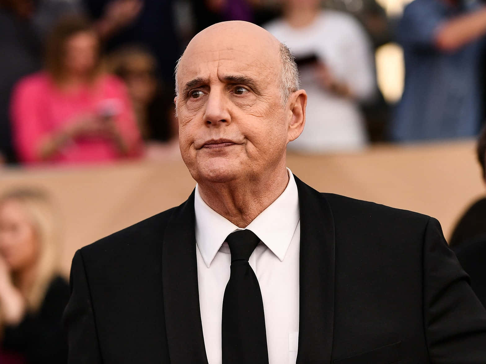 Jeffrey Tambor, black suit, tie, HD Desktop Wallpaper
