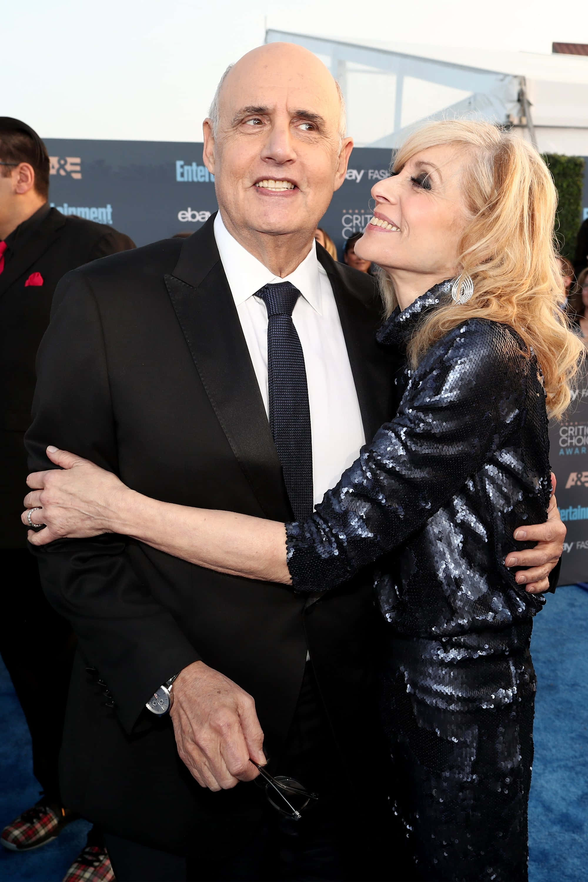 Jeffrey Tambor, black suit, blonde woman, 2K Phone Wallpaper