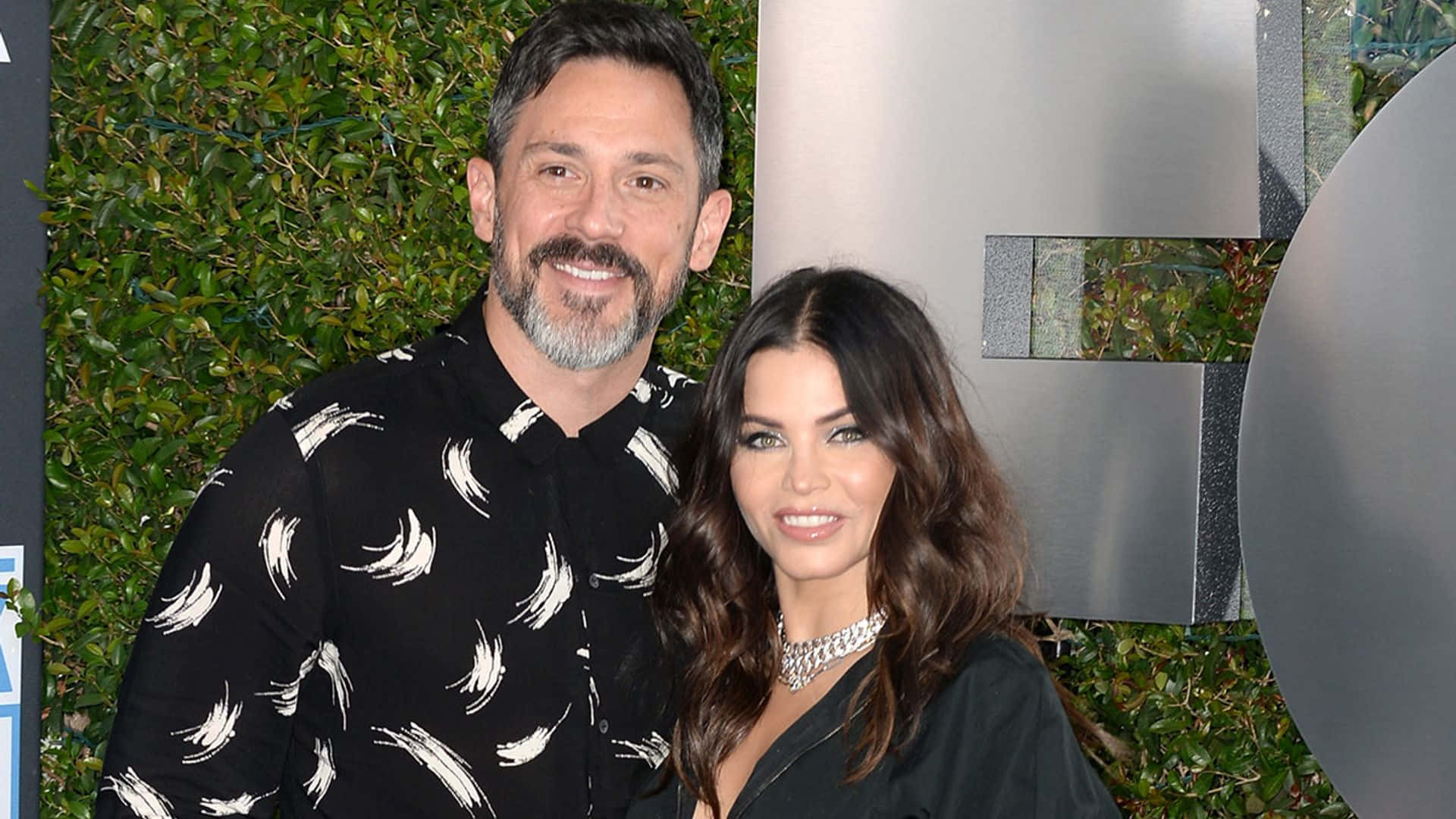 Jenna Dewan, black feather-patterned shirt, black top, Full HD Desktop Wallpaper