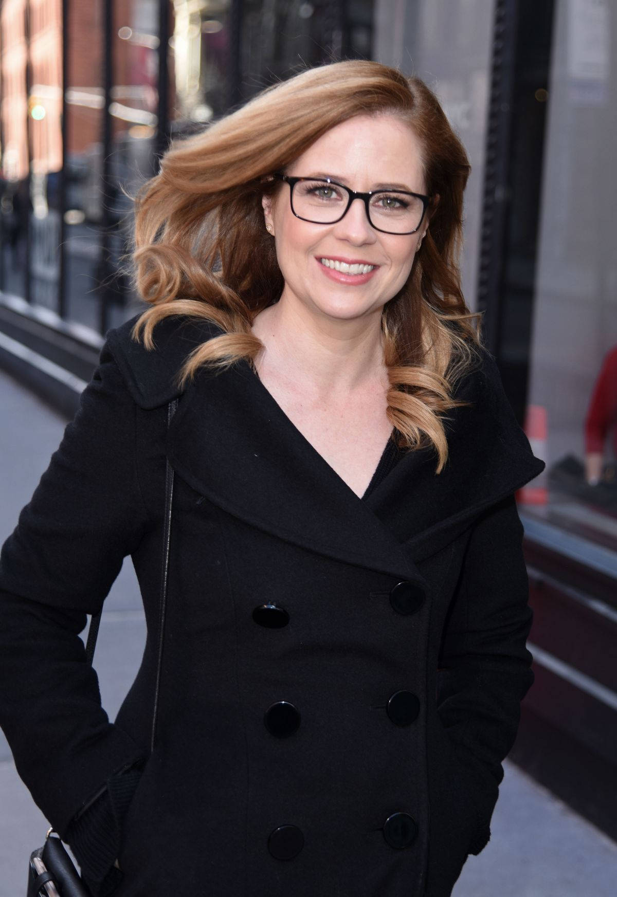 Jenna Fischer, black coat, city sidewalk, HD Phone Wallpaper