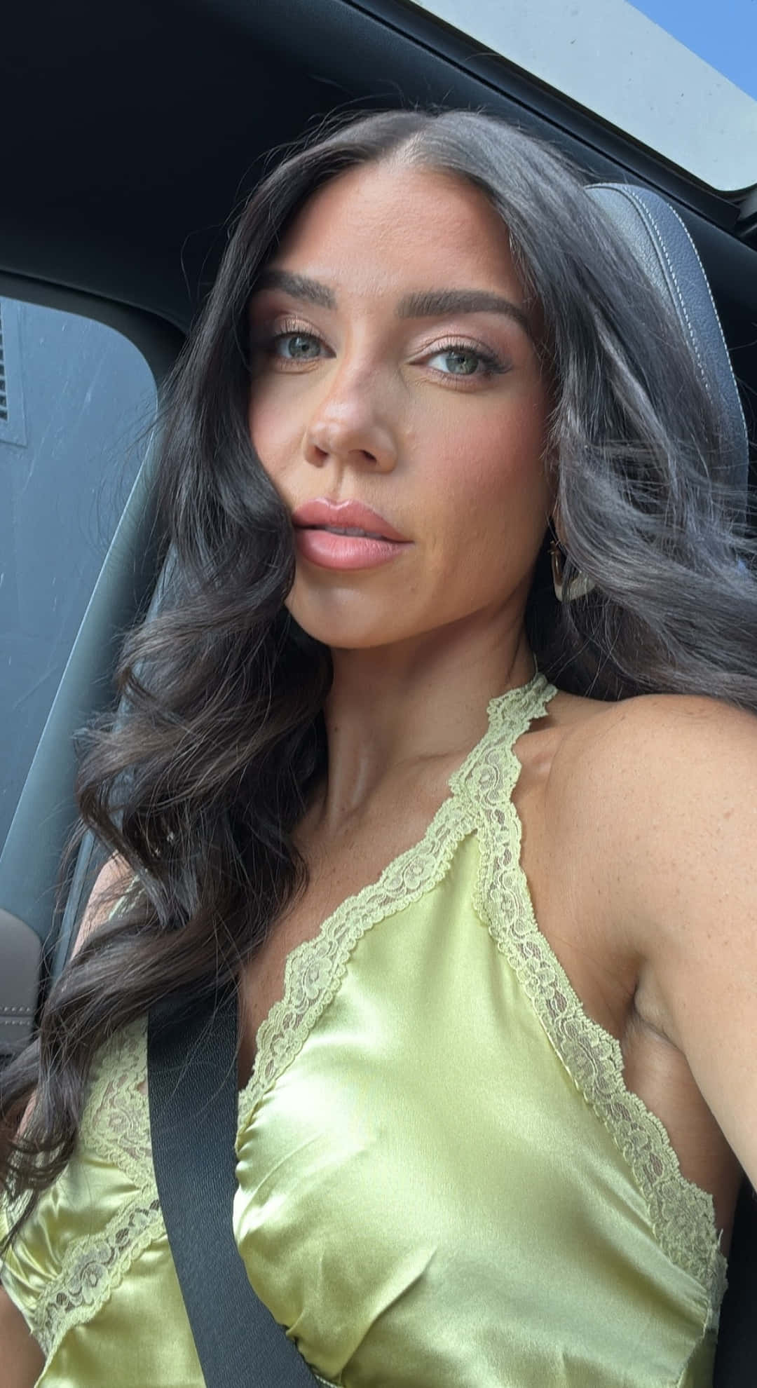 Jenna Johnson, lime green satin top, lace trim, Full HD Phone Wallpaper