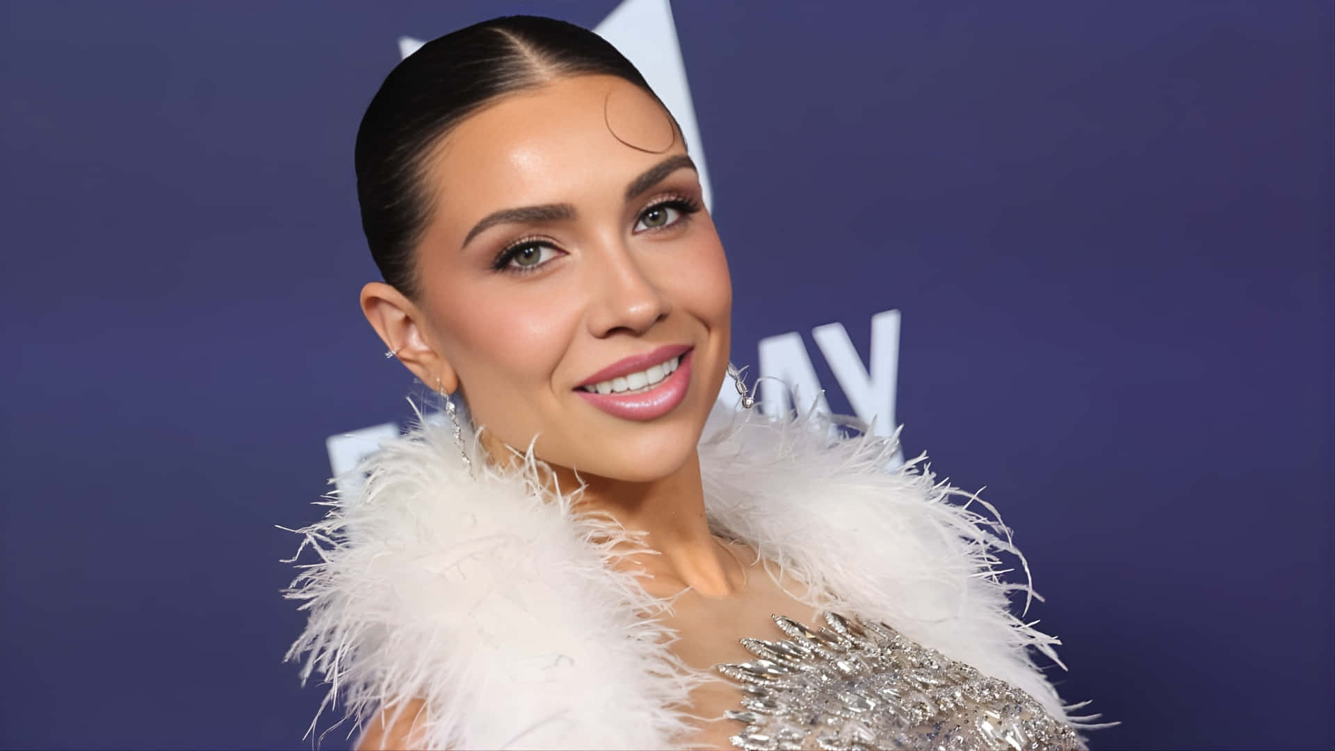 Jenna Johnson, red carpet glamour, white feathered collar, Full HD Desktop Wallpaper