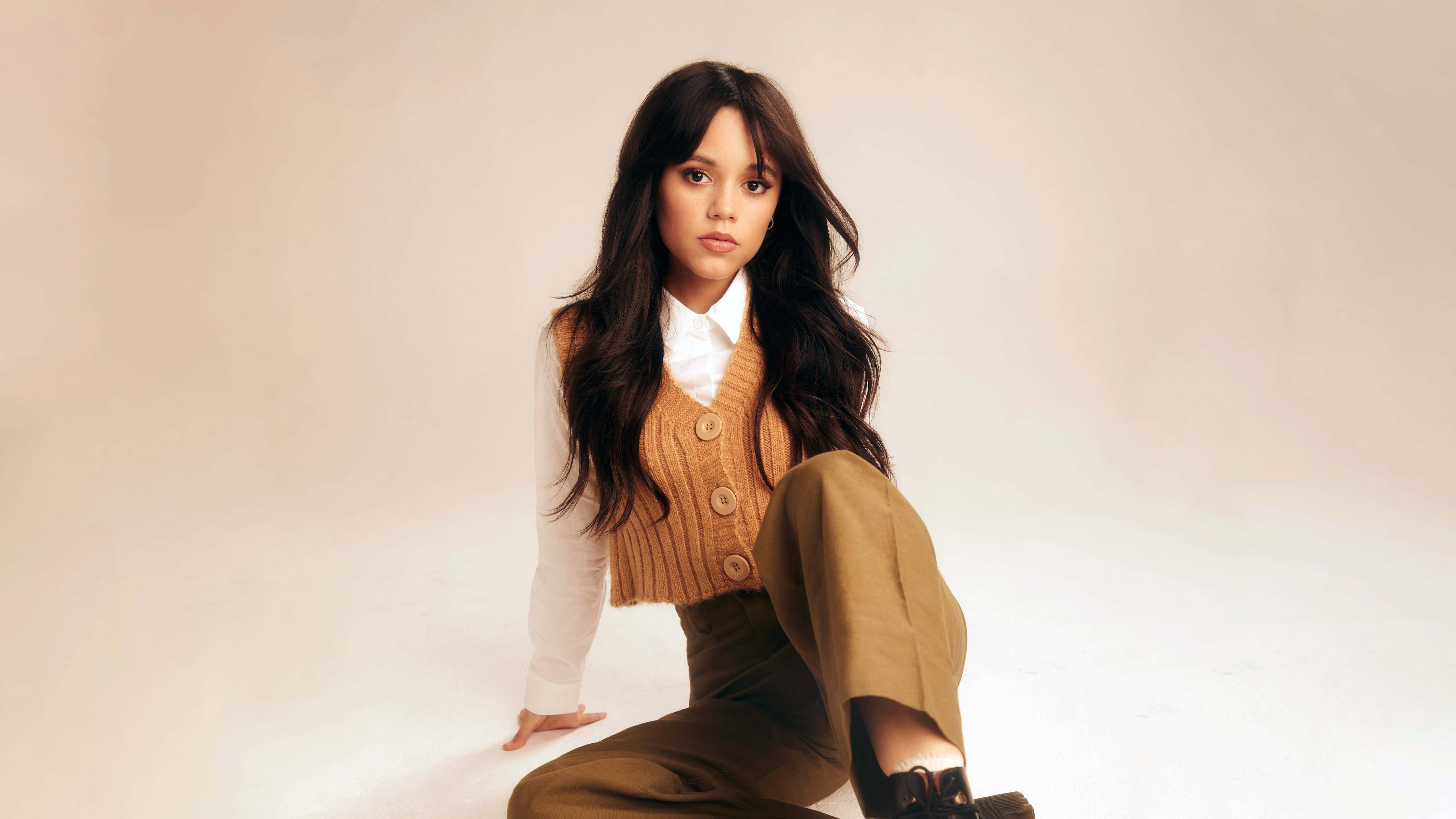 Jenna Ortega, elegant portrait, long dark hair, 5K Desktop Wallpaper