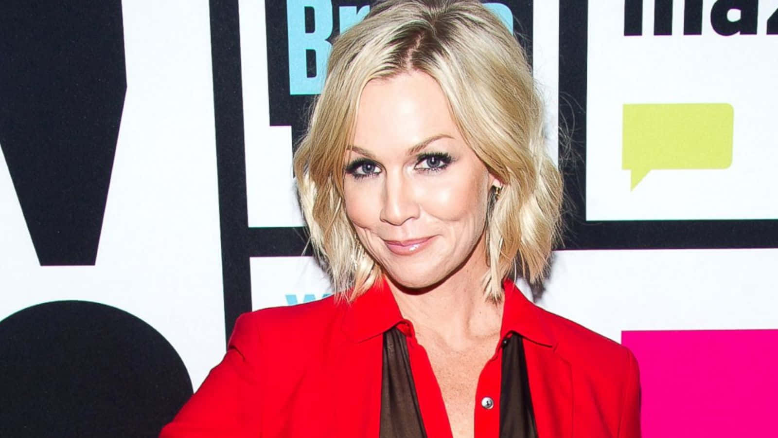 Jennie Garth, blonde woman, bold red blazer, HD Desktop Wallpaper