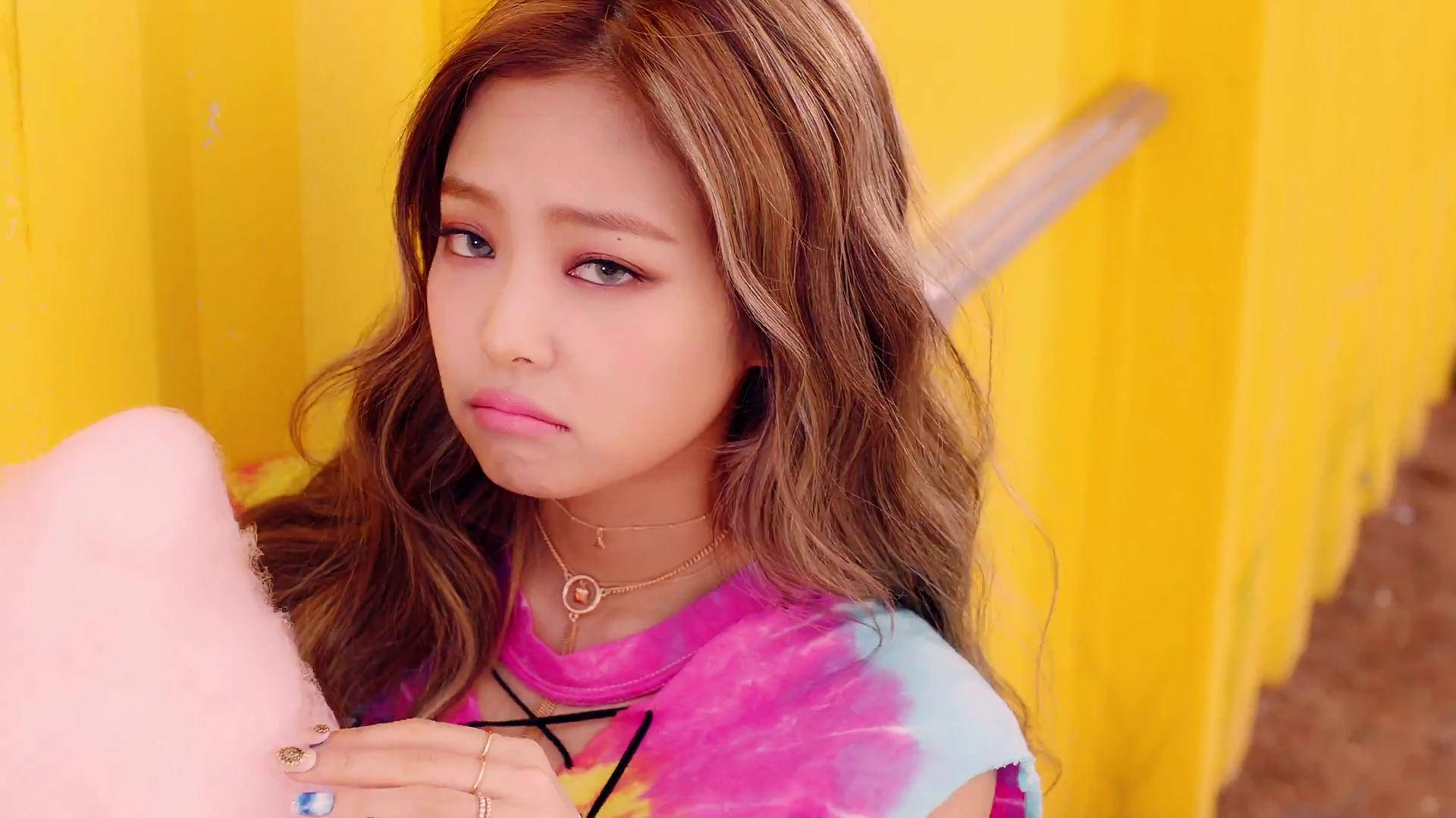 Jennie Kim, wavy brown hair, pink cotton candy, Full HD Desktop Wallpaper