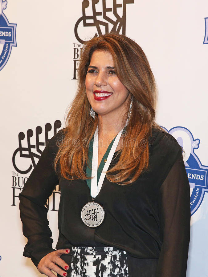 Jennifer Capriati, black top, patterned skirt, SD Phone Wallpaper