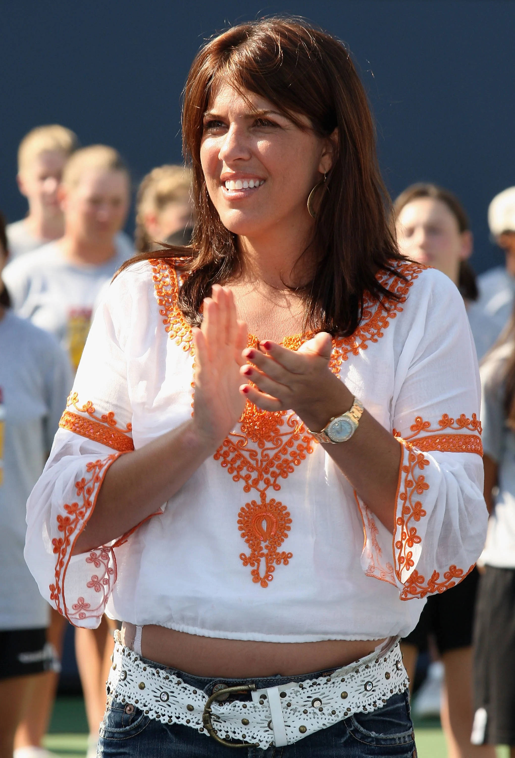 Jennifer Capriati, white embroidered top, outdoor event, 2K Phone Wallpaper