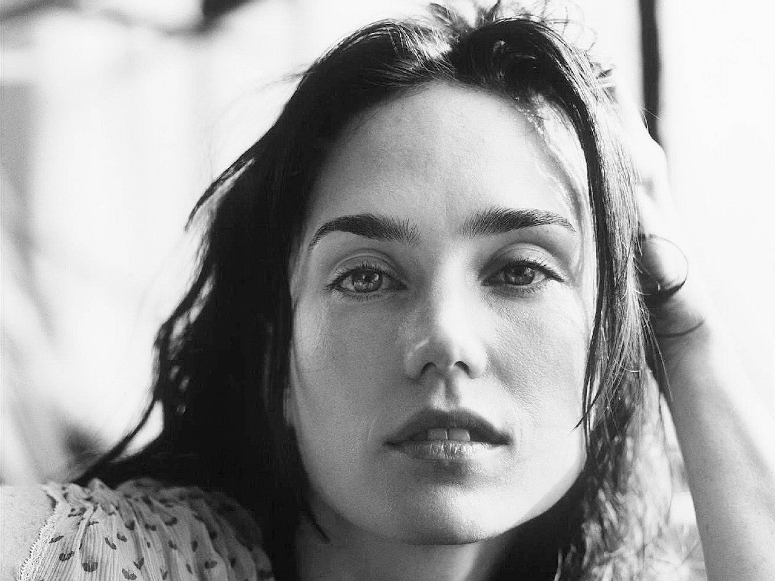 Jennifer Connelly, black and white, close-up portrait, 2K Desktop Wallpaper