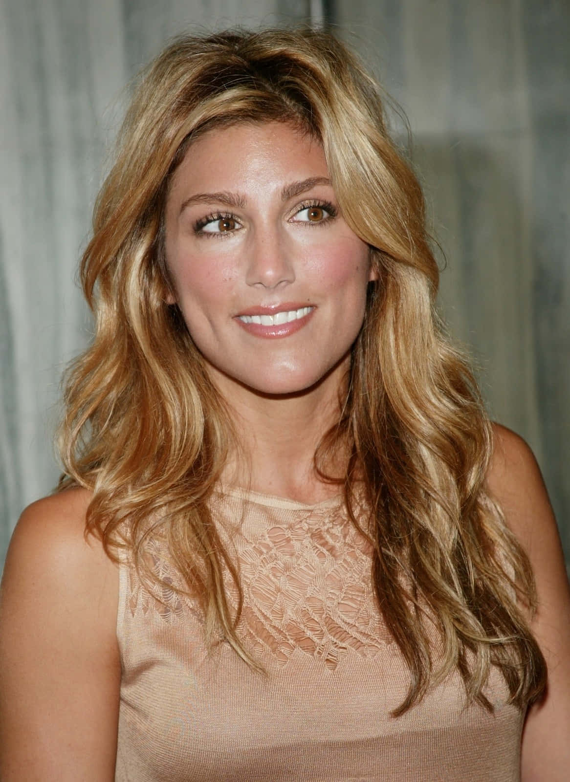Jennifer Esposito, wavy blonde hair, beige lace top, HD Phone Wallpaper