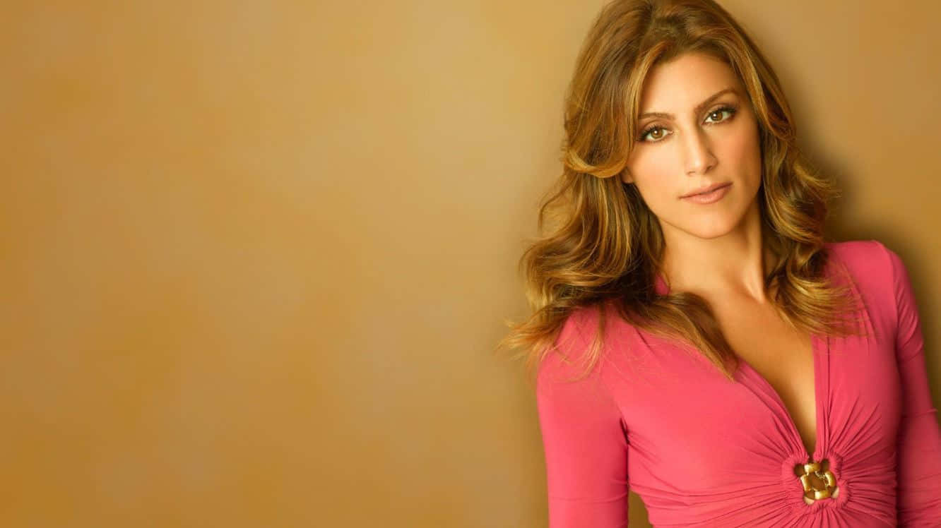 Jennifer Esposito, wavy brown hair, vibrant pink dress, HD Desktop Wallpaper