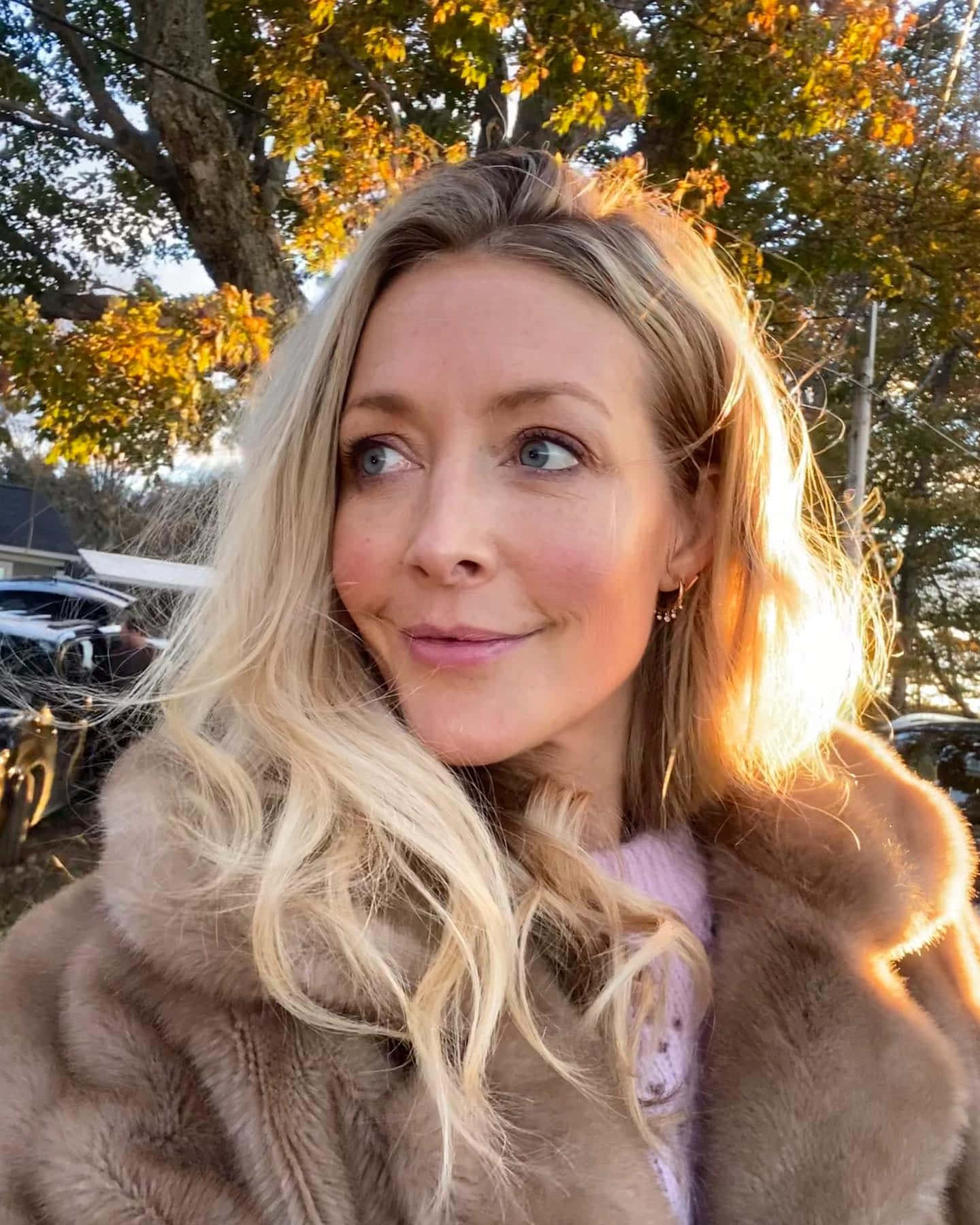 Jennifer Finnigan, autumn trees, golden sunlight, HD Phone Wallpaper