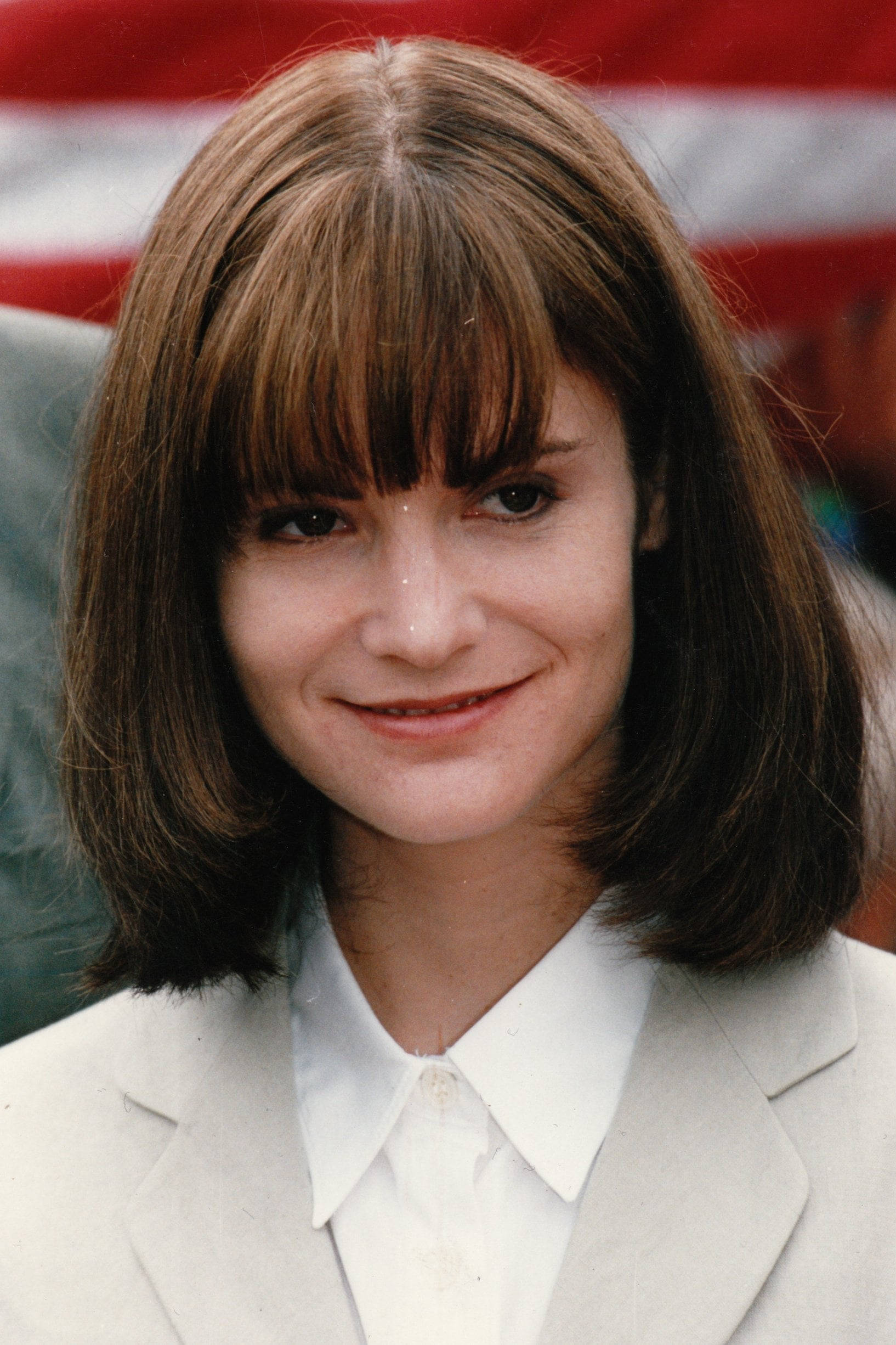 Jennifer Jason Leigh, brown bob haircut, bangs, Full HD Phone Wallpaper