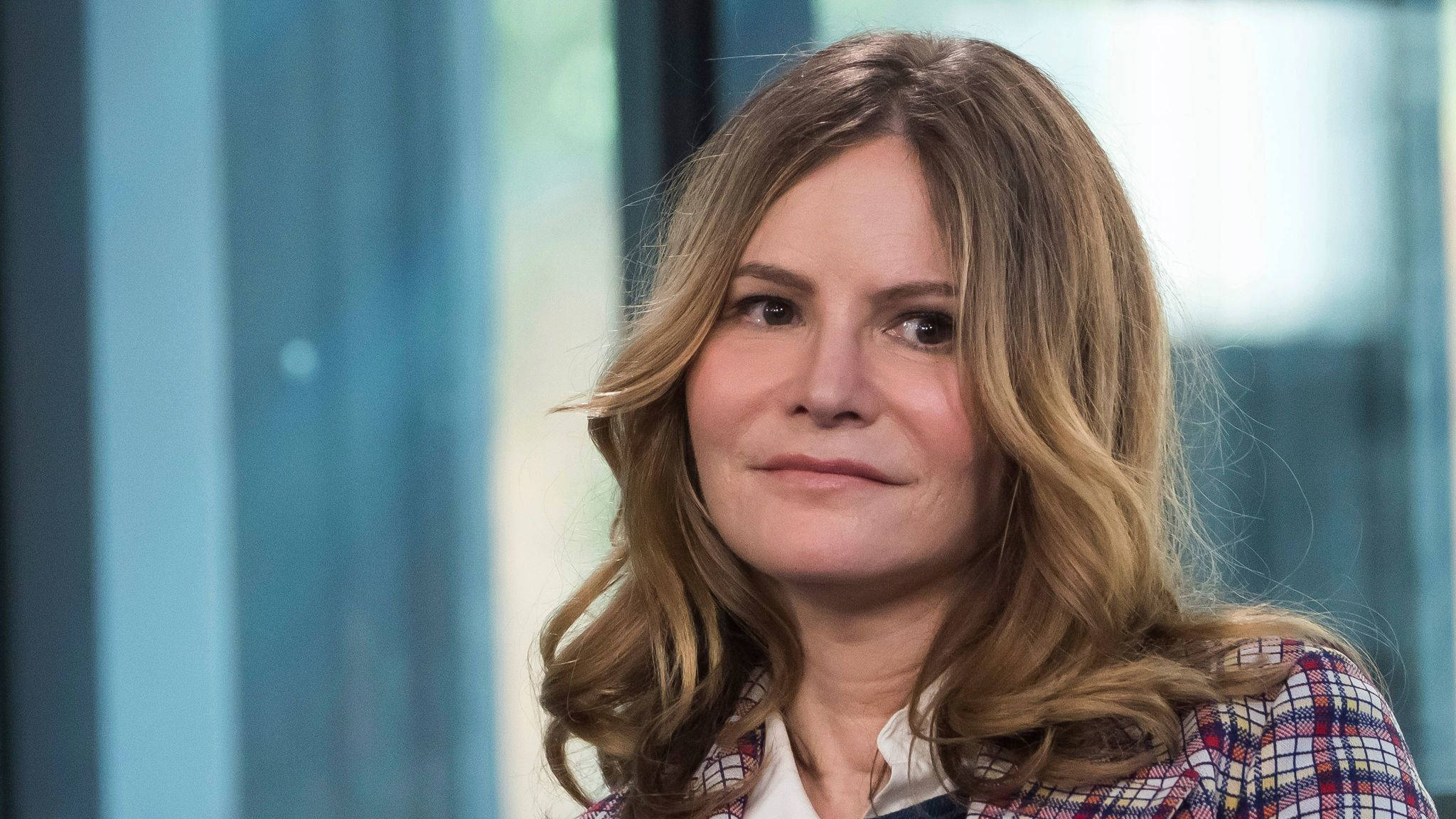 Jennifer Jason Leigh, wavy blonde hair, plaid shirt, Full HD Desktop Wallpaper