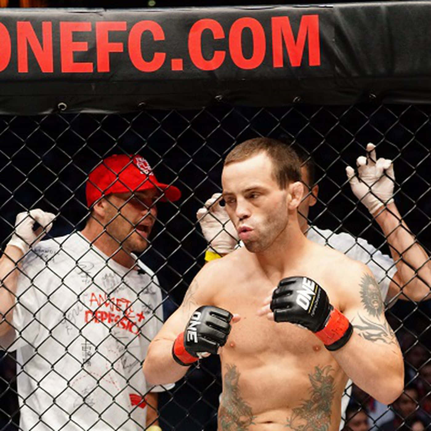 Jens Pulver, black and red gloves, caged octagon, HD Desktop Wallpaper