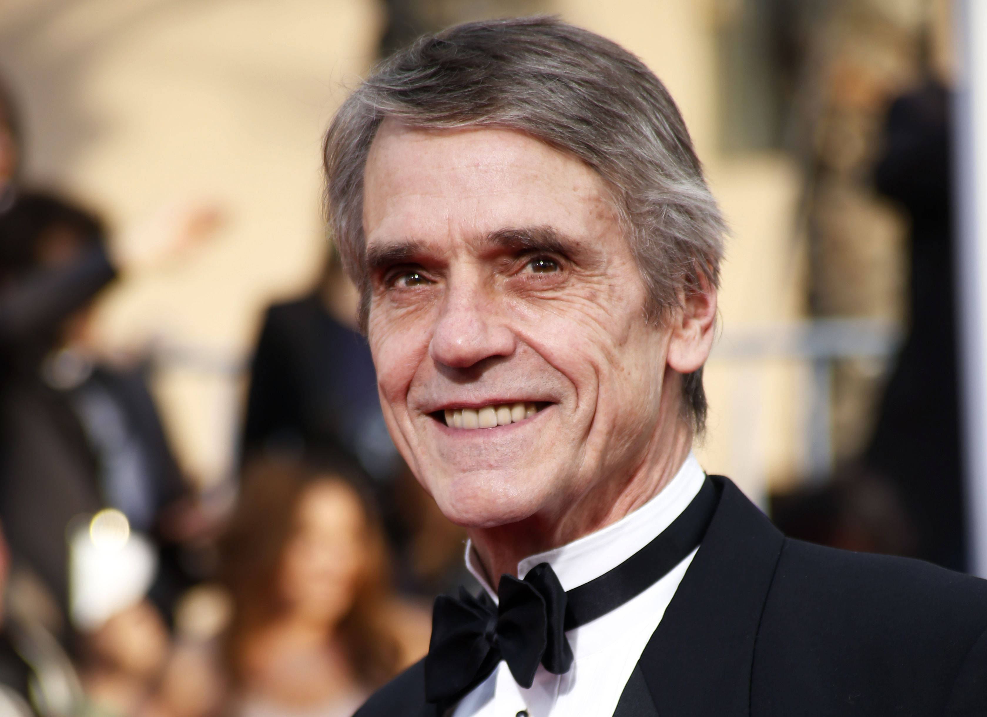 Jeremy Irons, black tuxedo, bow tie, 2K Desktop Wallpaper