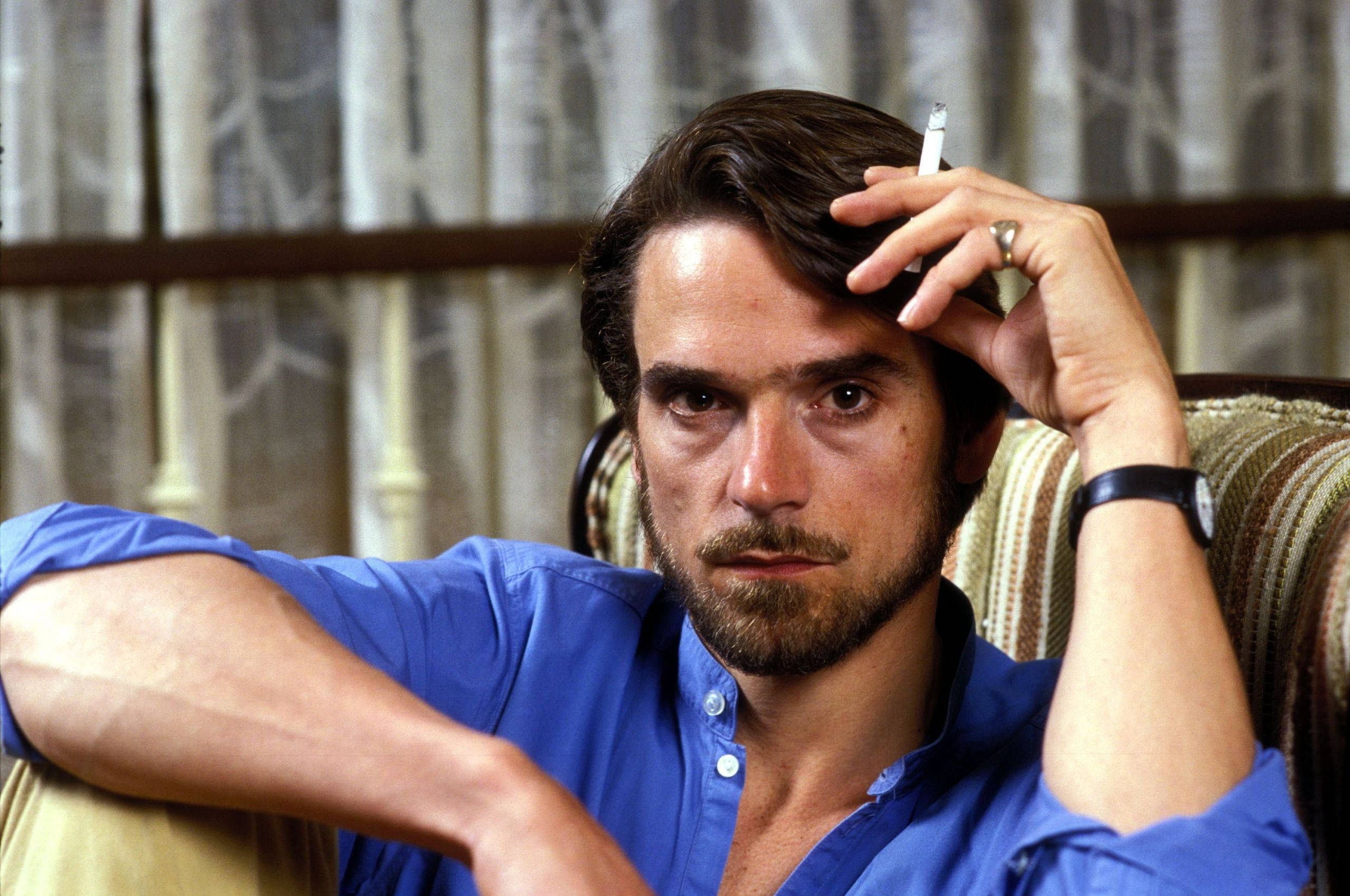 Jeremy Irons, striped armchair, cigarette, 2K Desktop Wallpaper