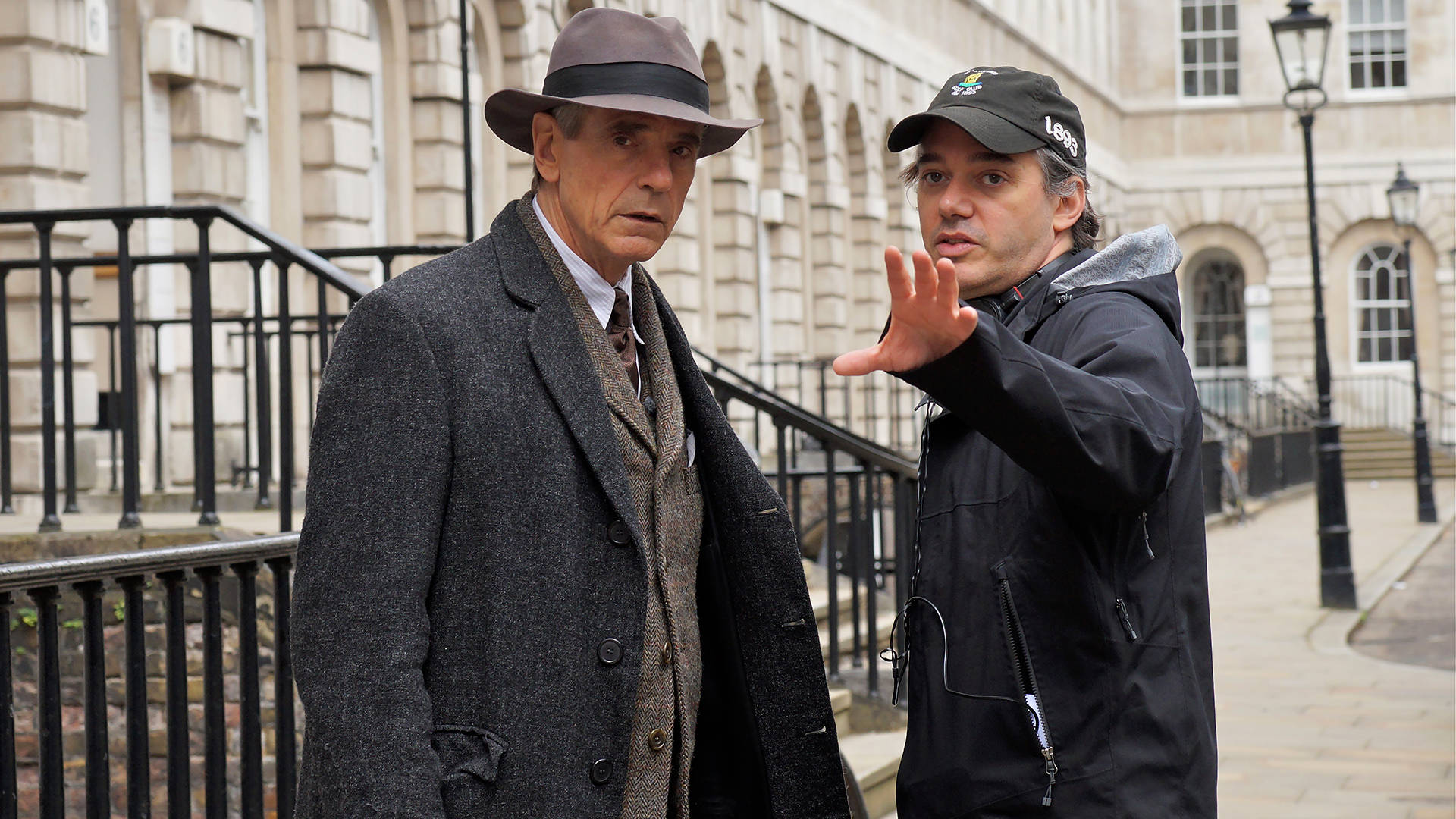 Jeremy Irons, vintage coat, fedora, Full HD Desktop Wallpaper