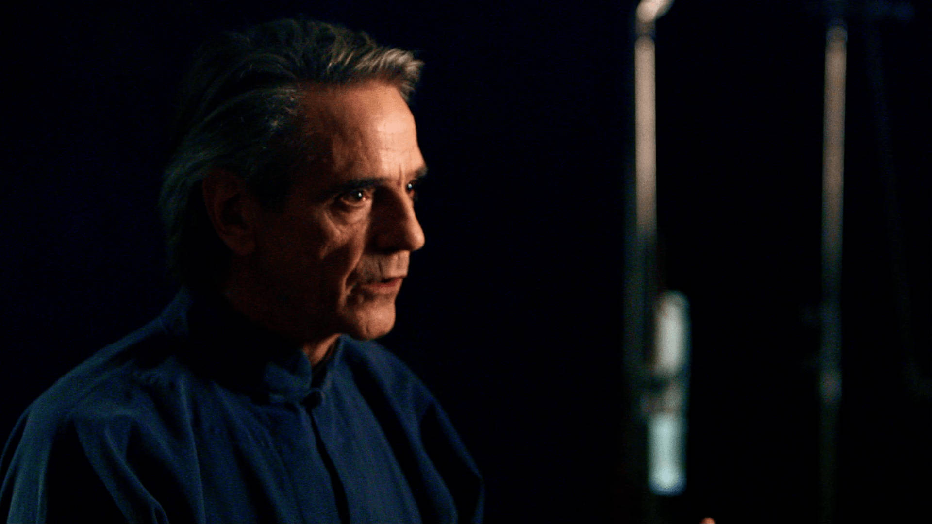 Jeremy Irons, dark room, dark blue shirt, Full HD Desktop Wallpaper