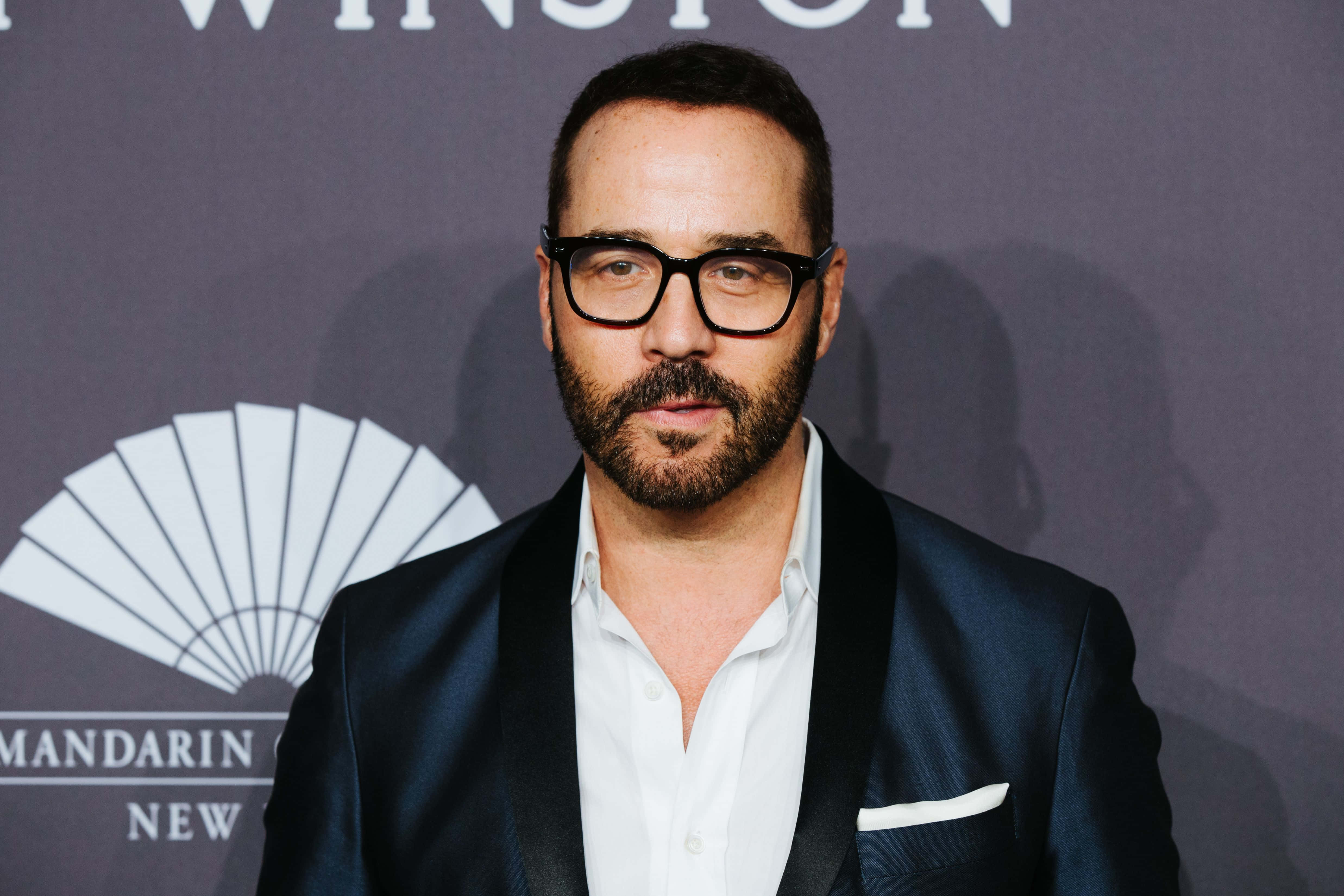 Jeremy Piven, navy tuxedo jacket, white shirt, 4K Desktop Wallpaper