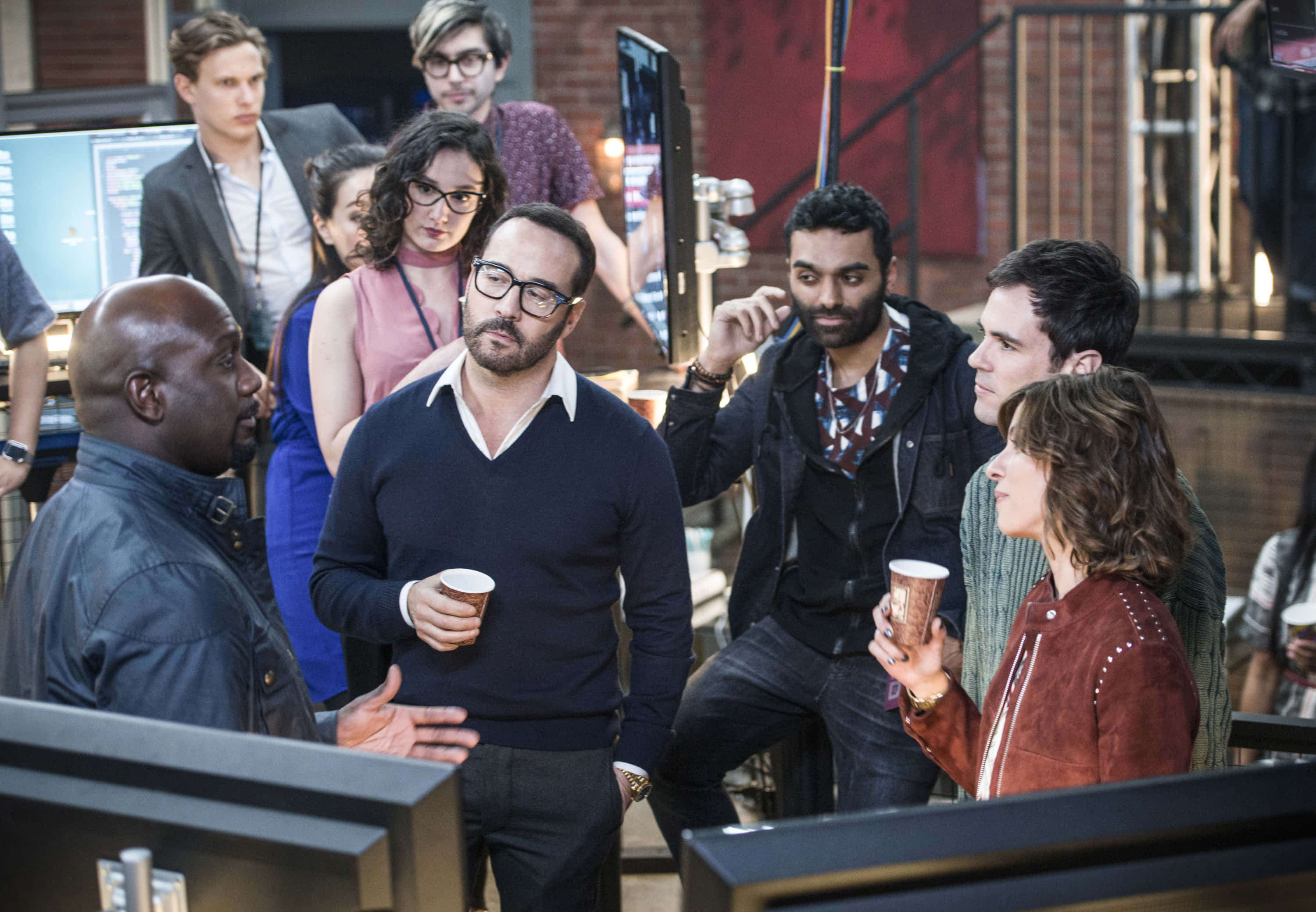 Jeremy Piven, modern office, monitors, 2K Desktop Wallpaper