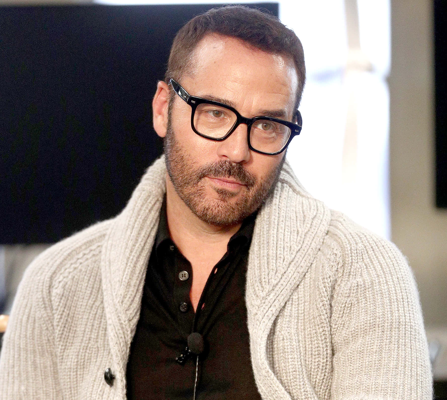Jeremy Piven, light gray knit cardigan, black shirt, HD Desktop Wallpaper