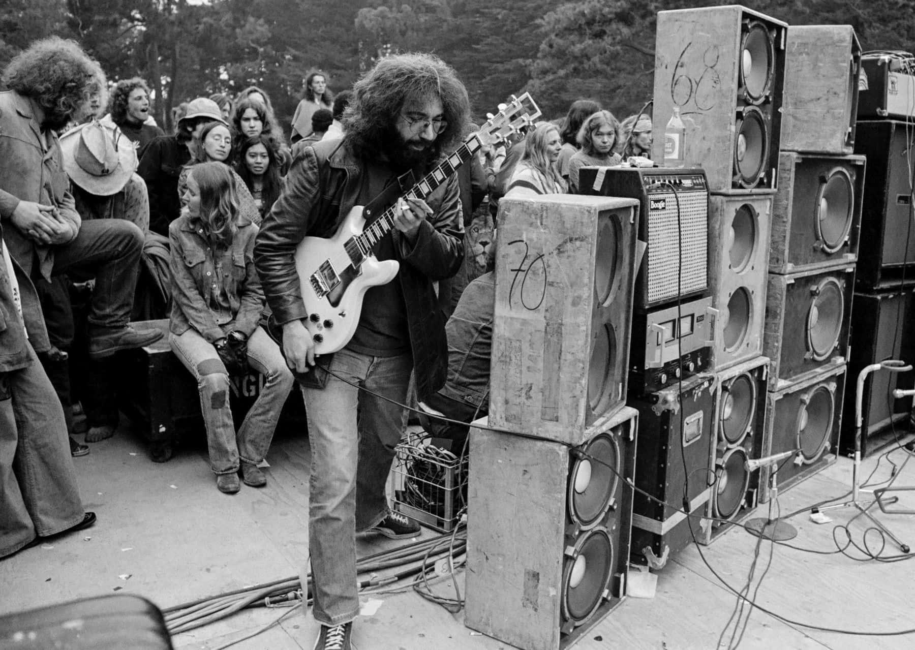Jerry Garcia, white electric guitar, stacked amplifiers, HD Desktop Wallpaper