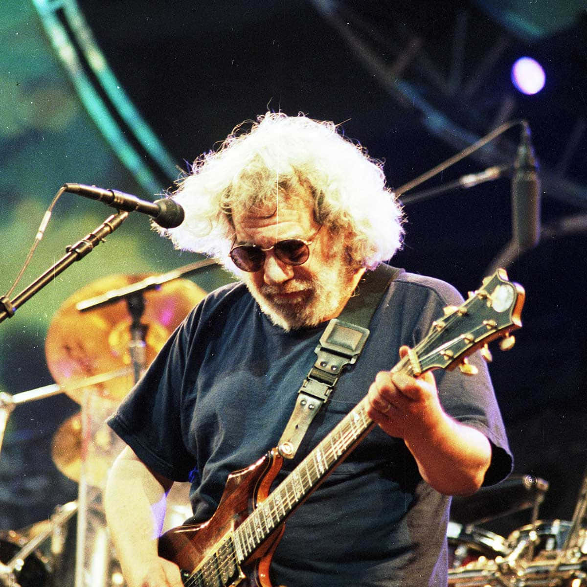 Jerry Garcia, sunburst electric guitar, dimly lit stage, SD Desktop Wallpaper