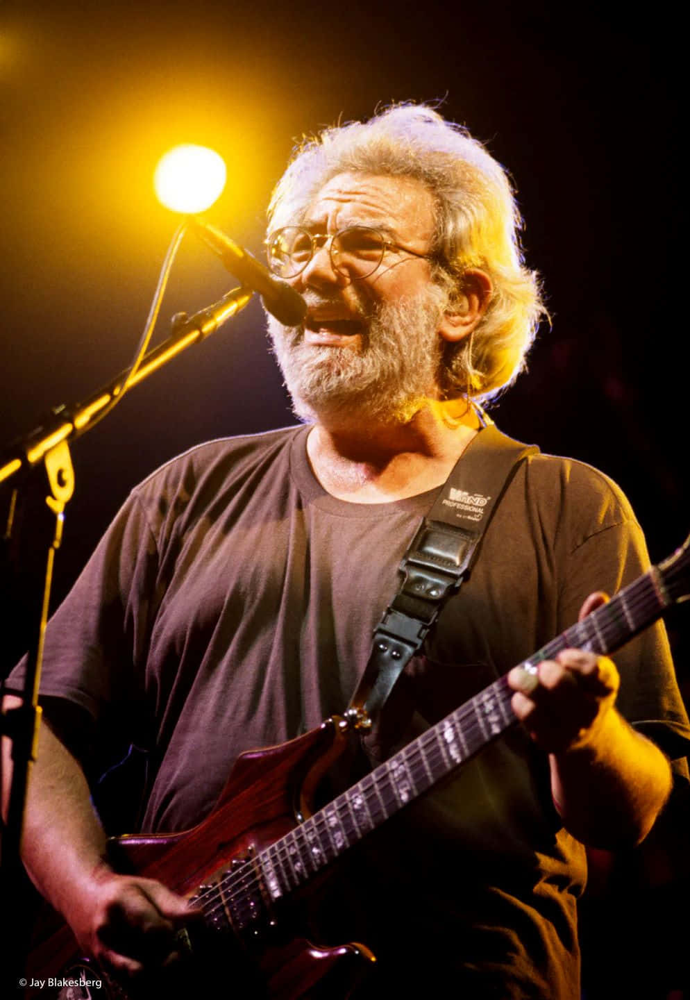 Jerry Garcia, red electric guitar, warm spotlight, HD Phone Wallpaper