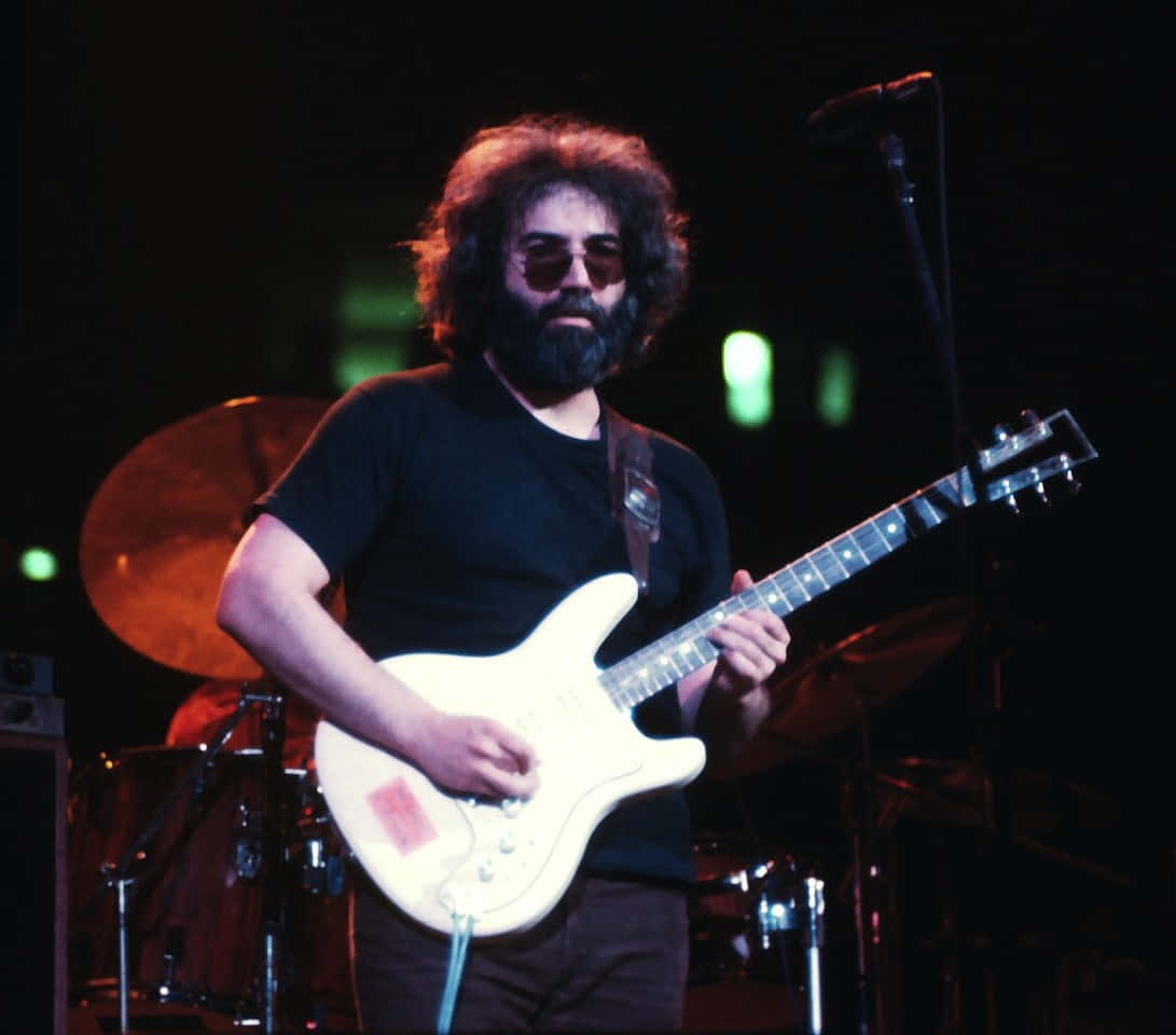 Jerry Garcia, white electric guitar, dimly lit stage, SD Desktop Wallpaper