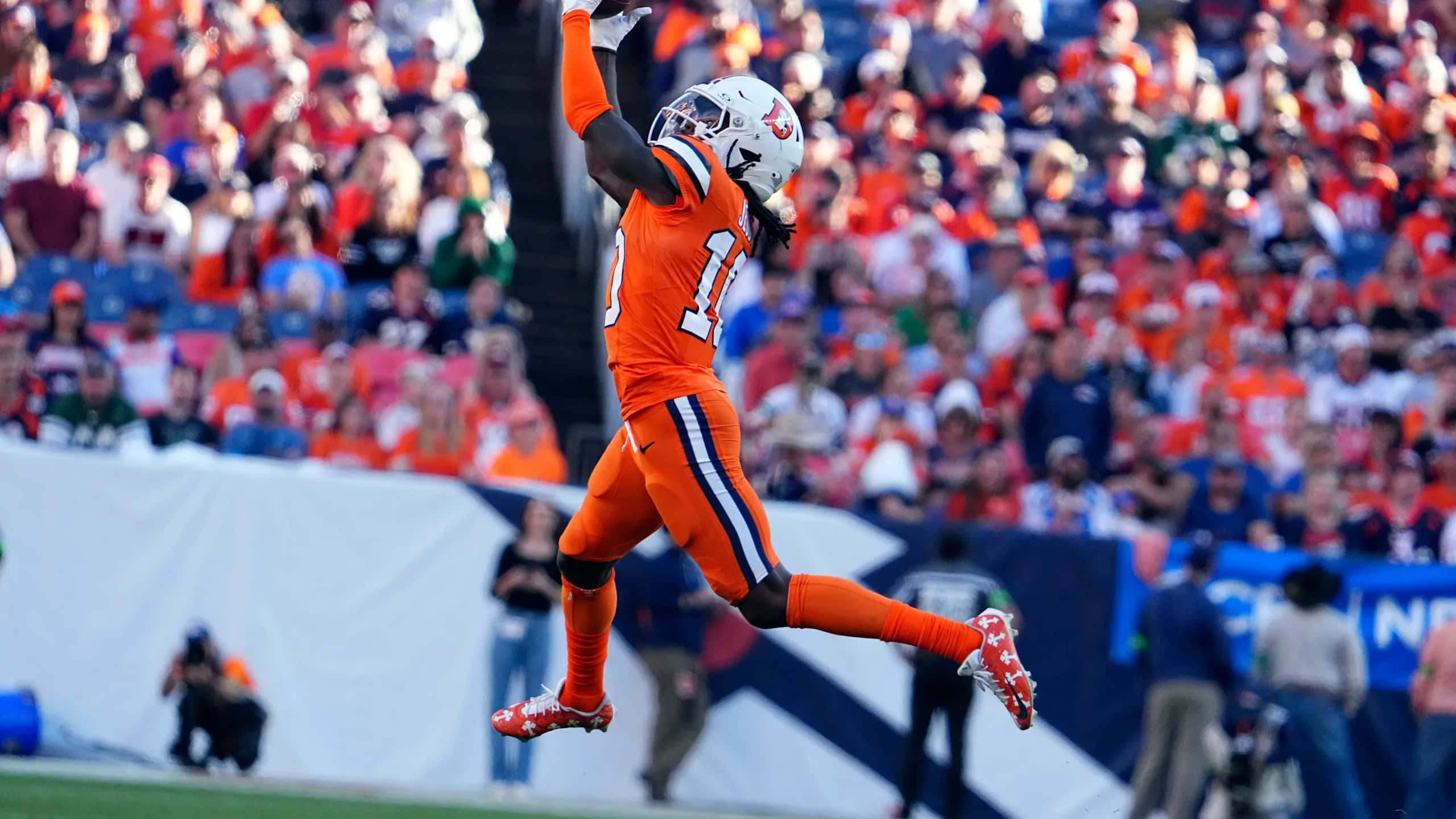 Jerry Jeudy, orange uniform, touchdown, 2K Desktop Wallpaper