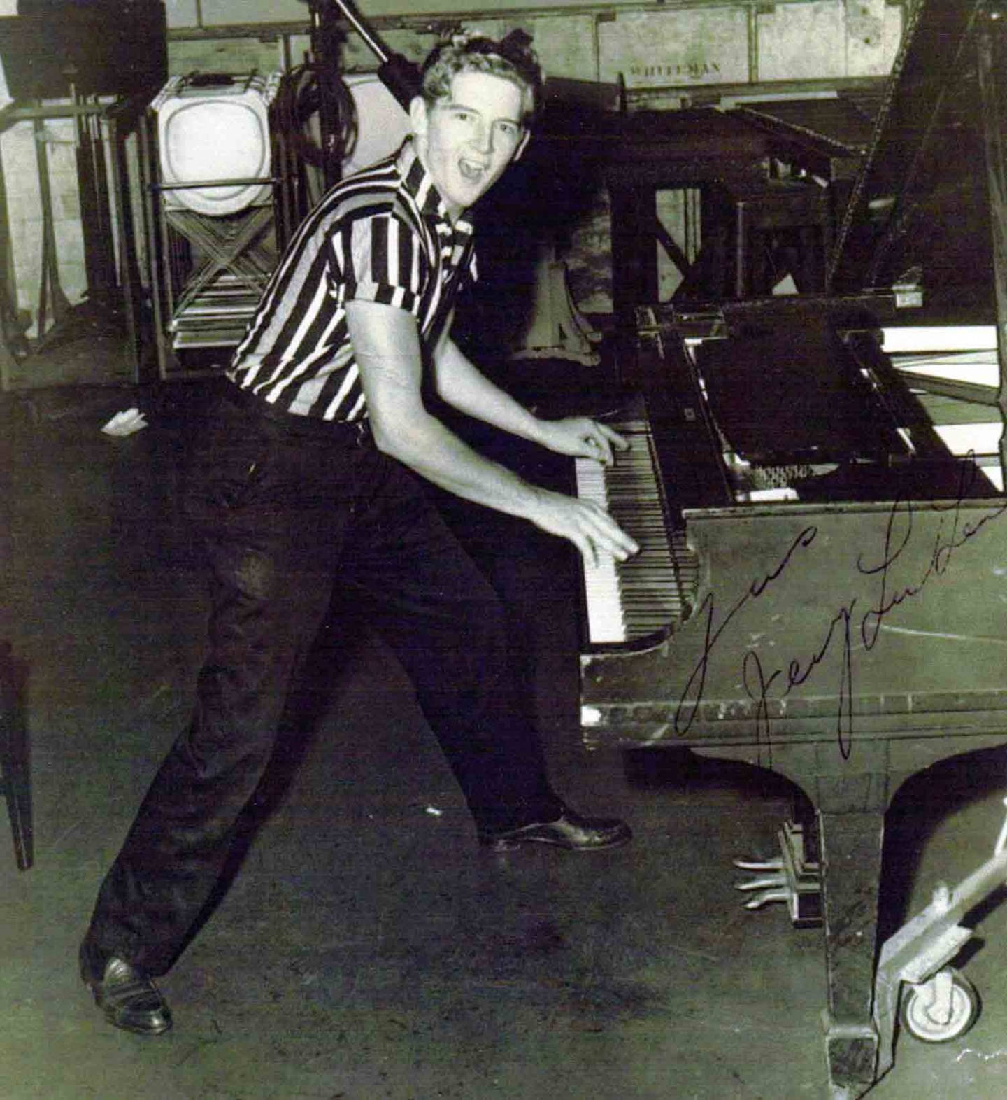 Jerry Lee Lewis, grand piano, striped shirt, HD Phone Wallpaper