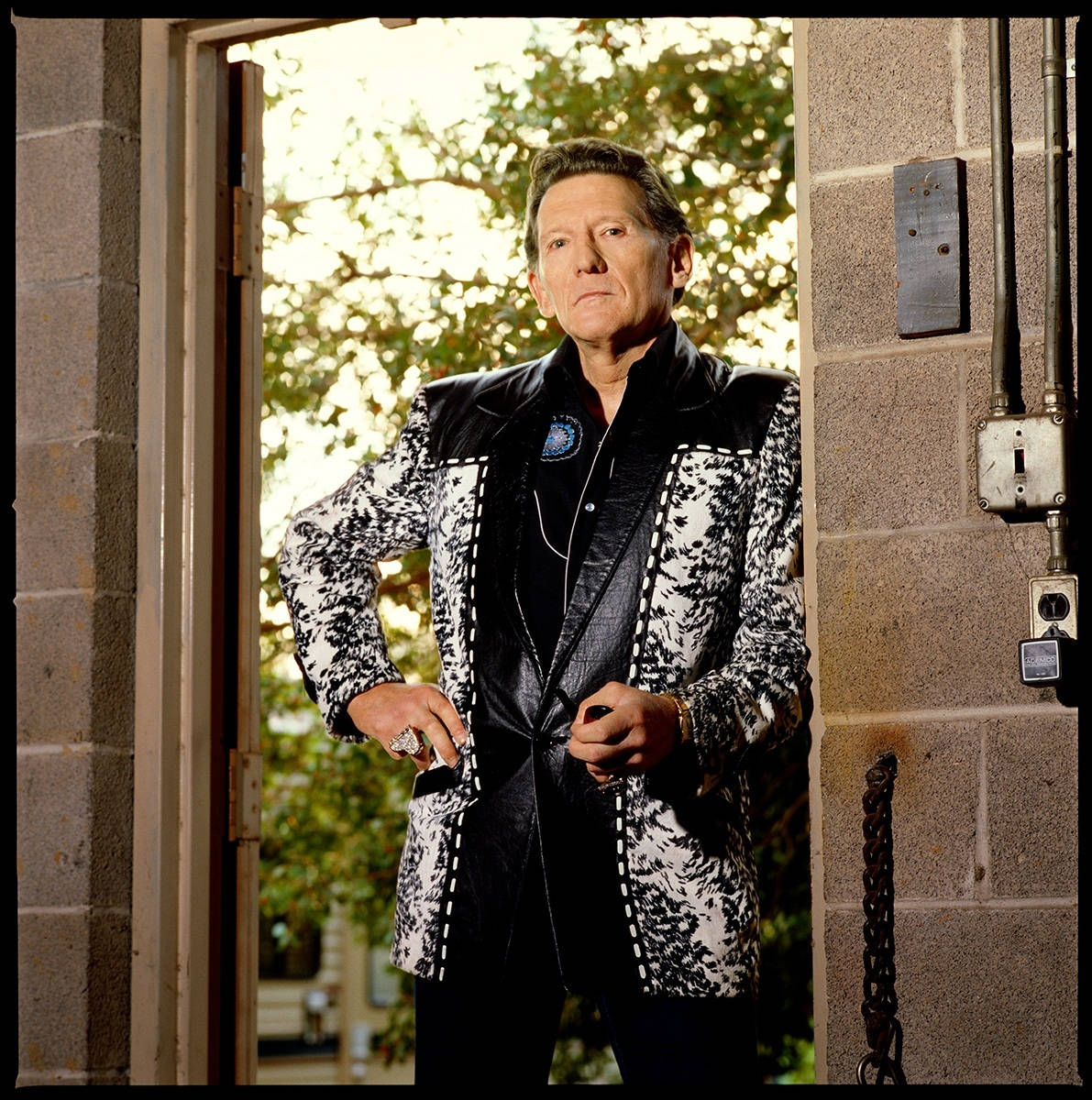 Jerry Lee Lewis, doorway, stone walls, SD Phone Wallpaper